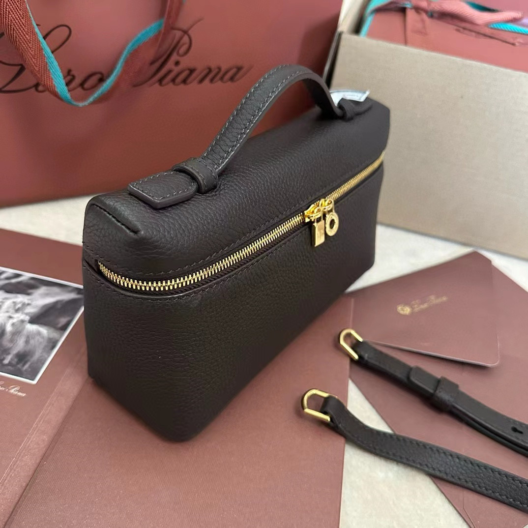 L**o p*ana extra pocket l19 grained calfskin 11 x 19 x 6.5 cm