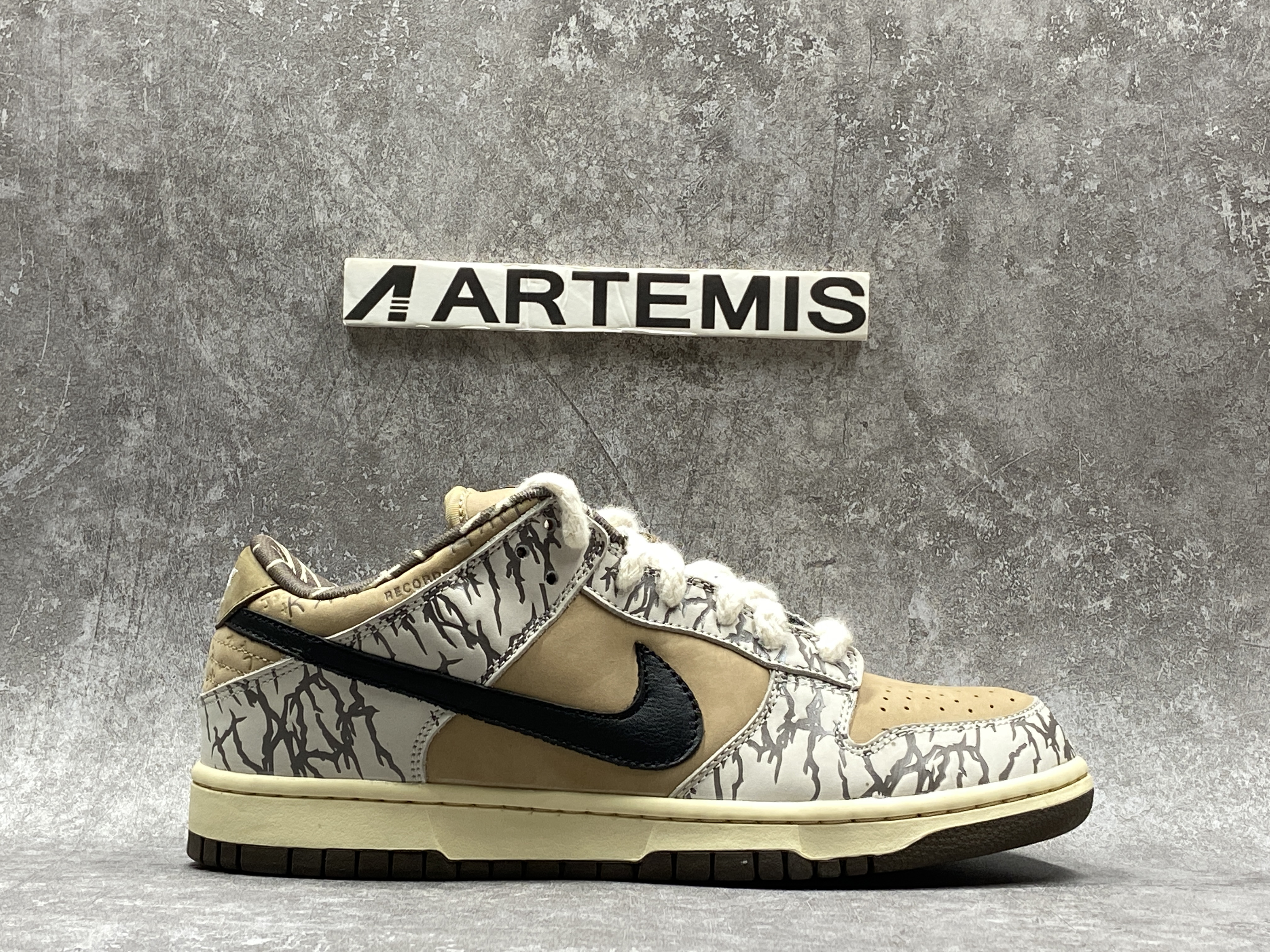 Nike SB Dunk Low Travis Scott (No Shoes Box)