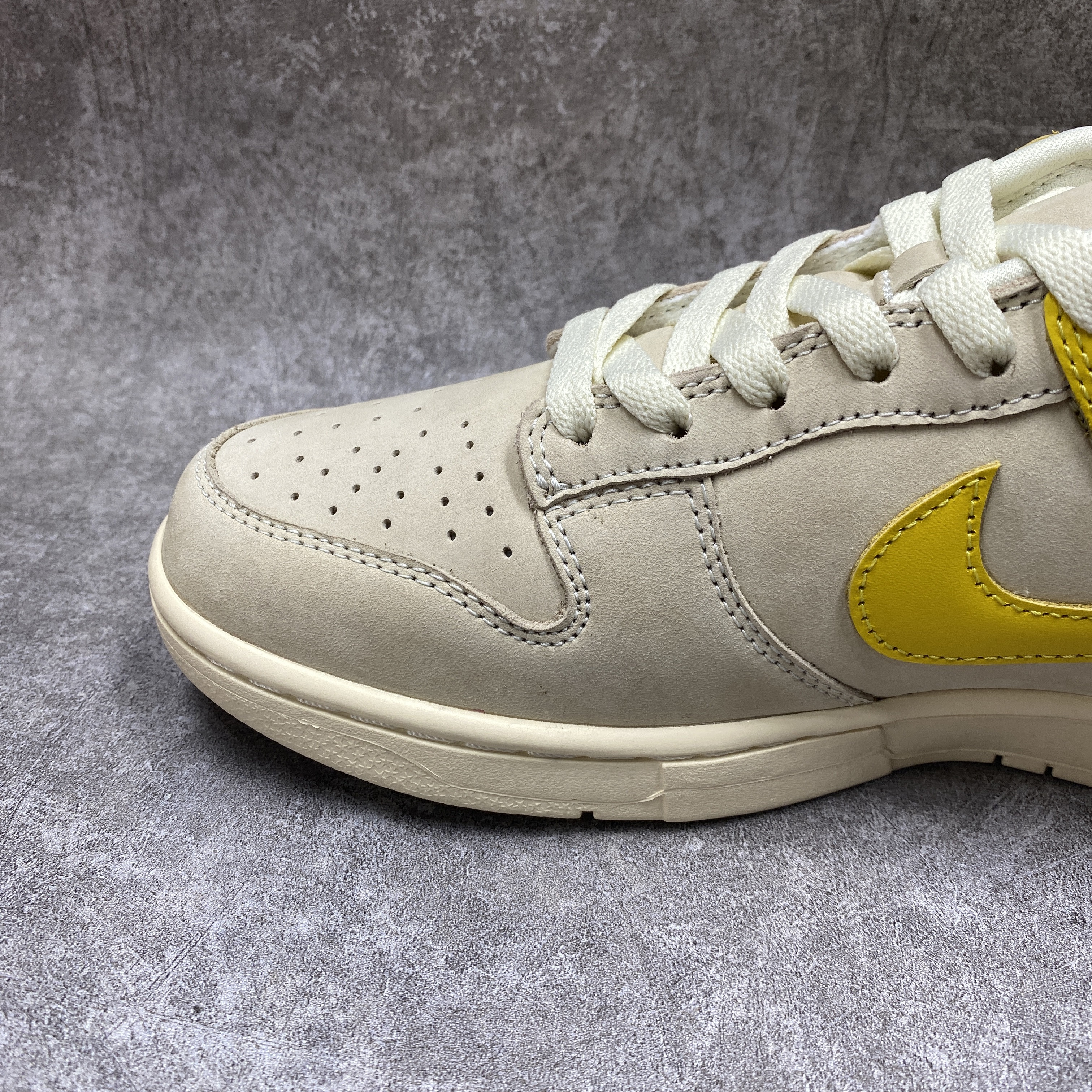 Nike Dunk Low LX Banana