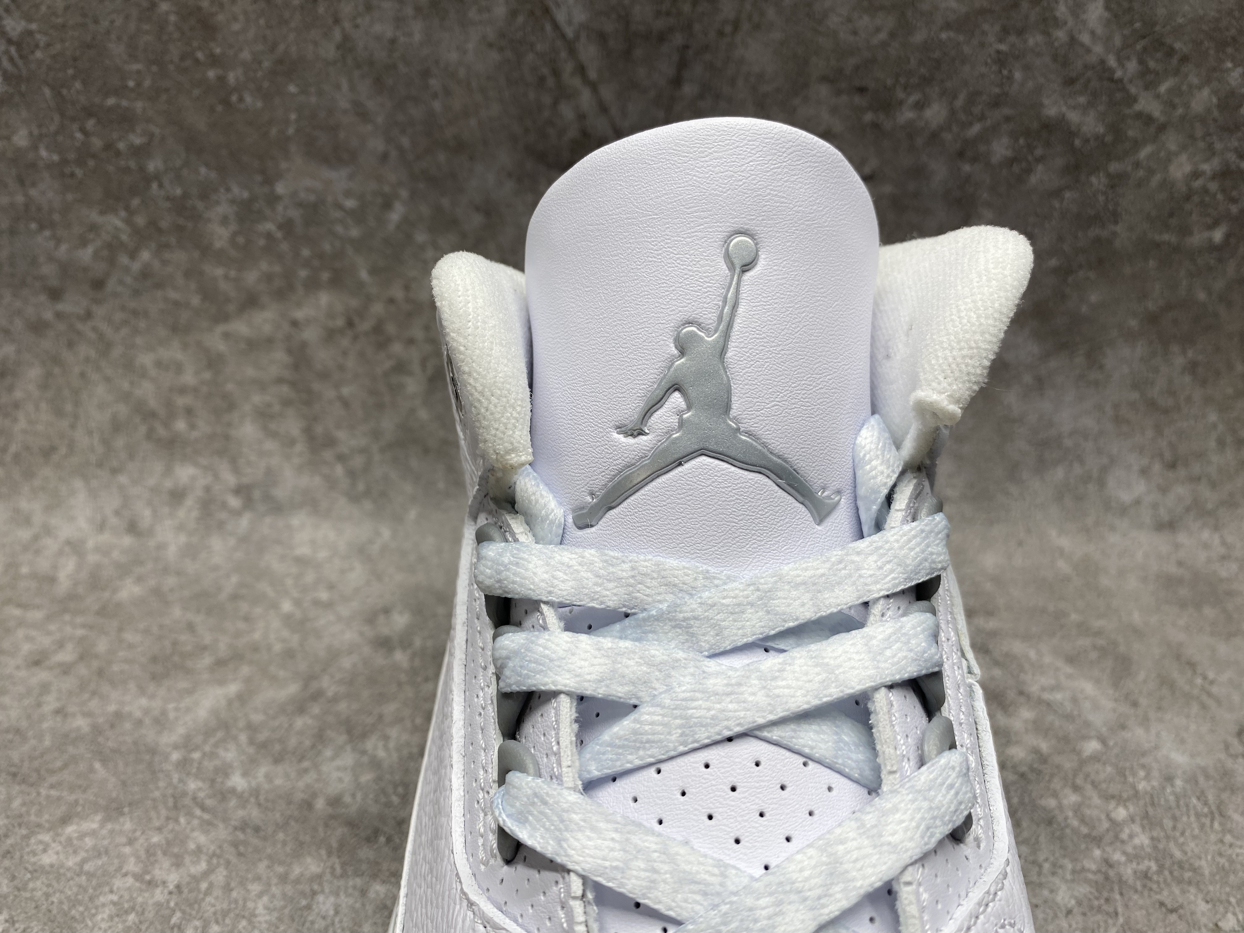 UA Air Jordan 3 Retro