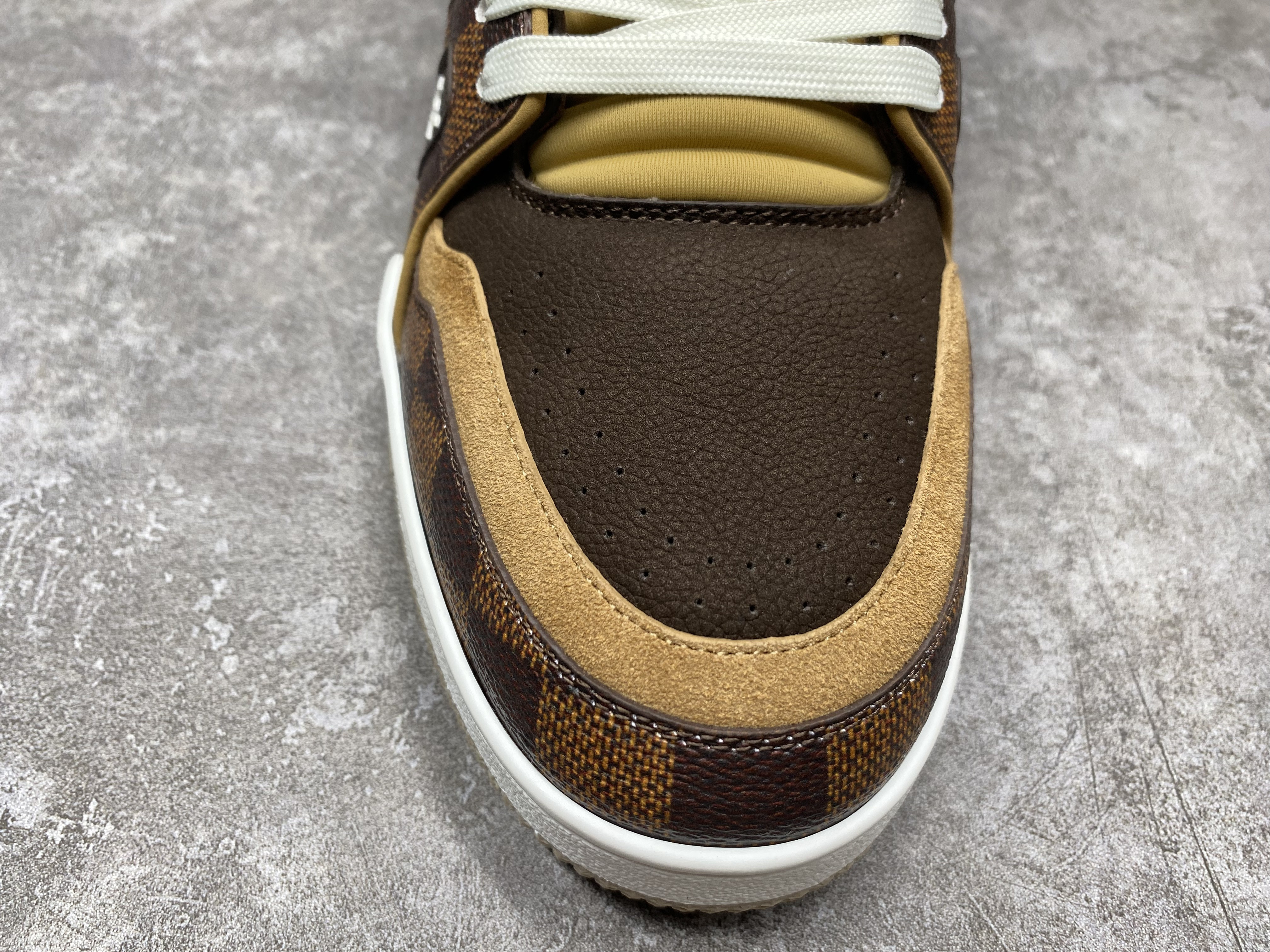 UA LV trainer Sneakers