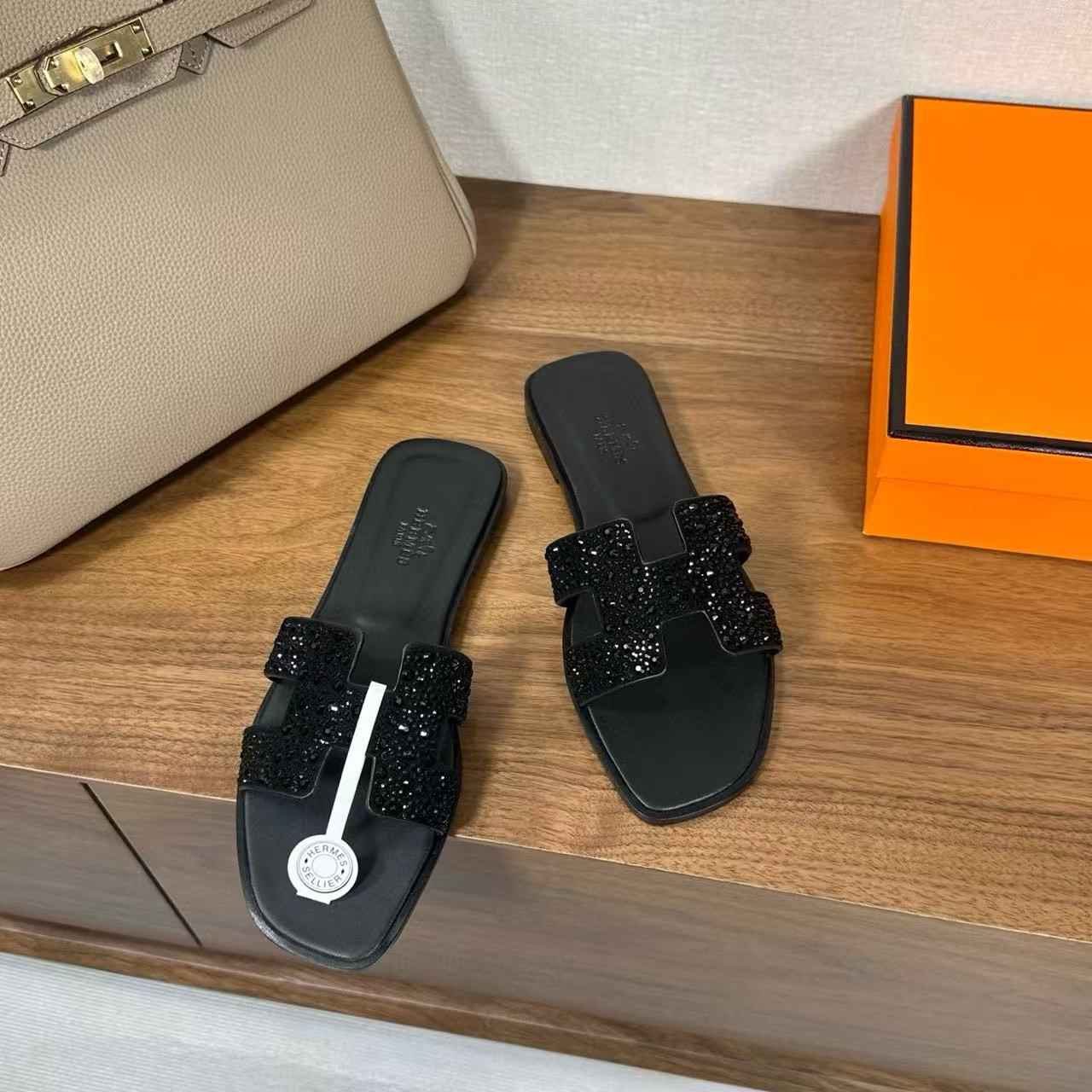UA Hermès Oran sandal