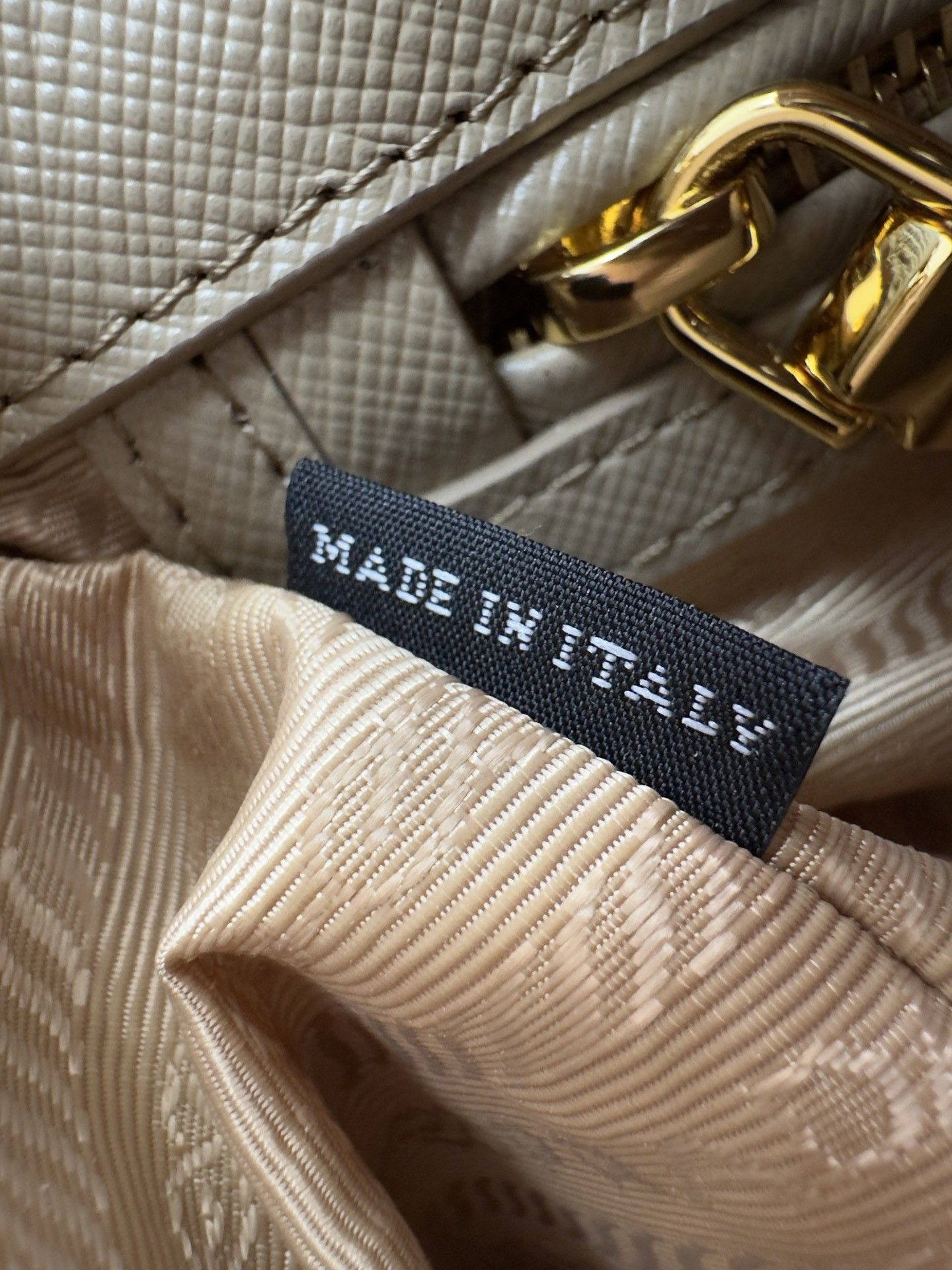 Pra*a galleria mini saffiano leather bag 20x15x9.5cm