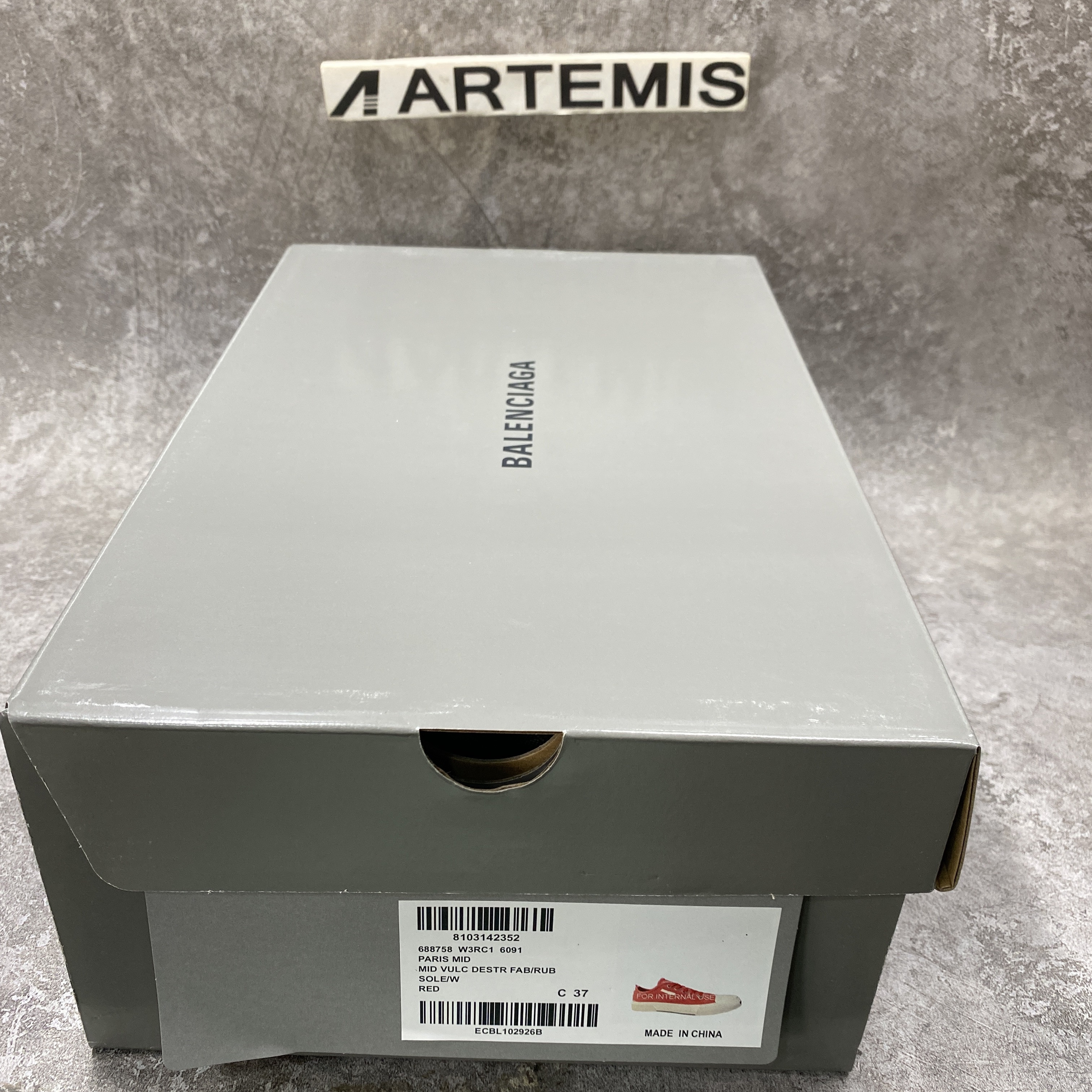 PARIS LOW TOP SNEAKER IN RED