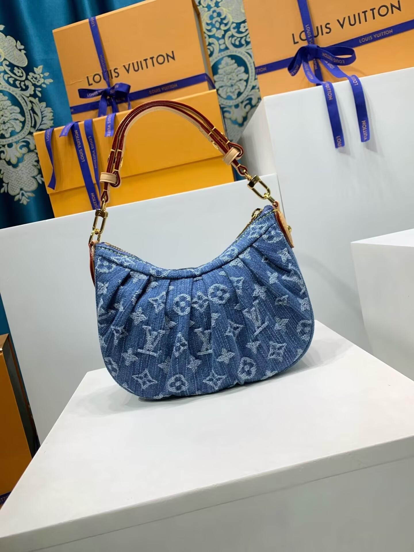 LV Pochette Valley M13571 21x15x 7cm