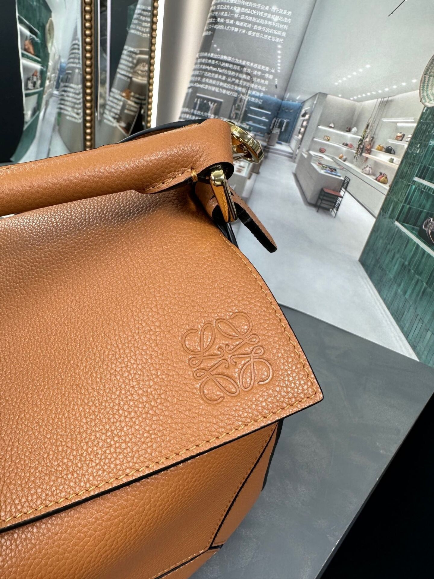 L0ew* medium puzzle edge bag in classic calfskin 19.5x29x14cm