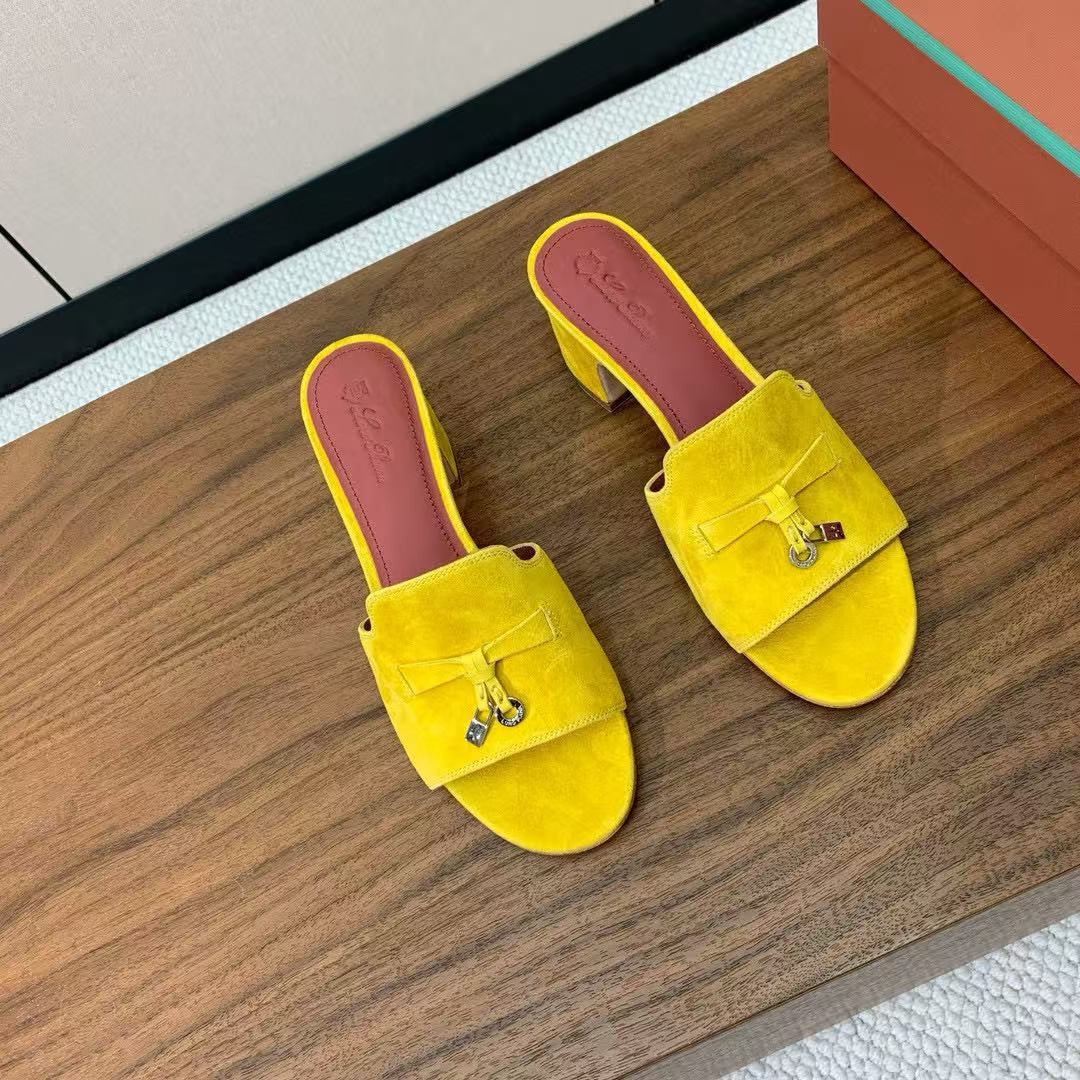 ua L**o p*ana summer charms sandal