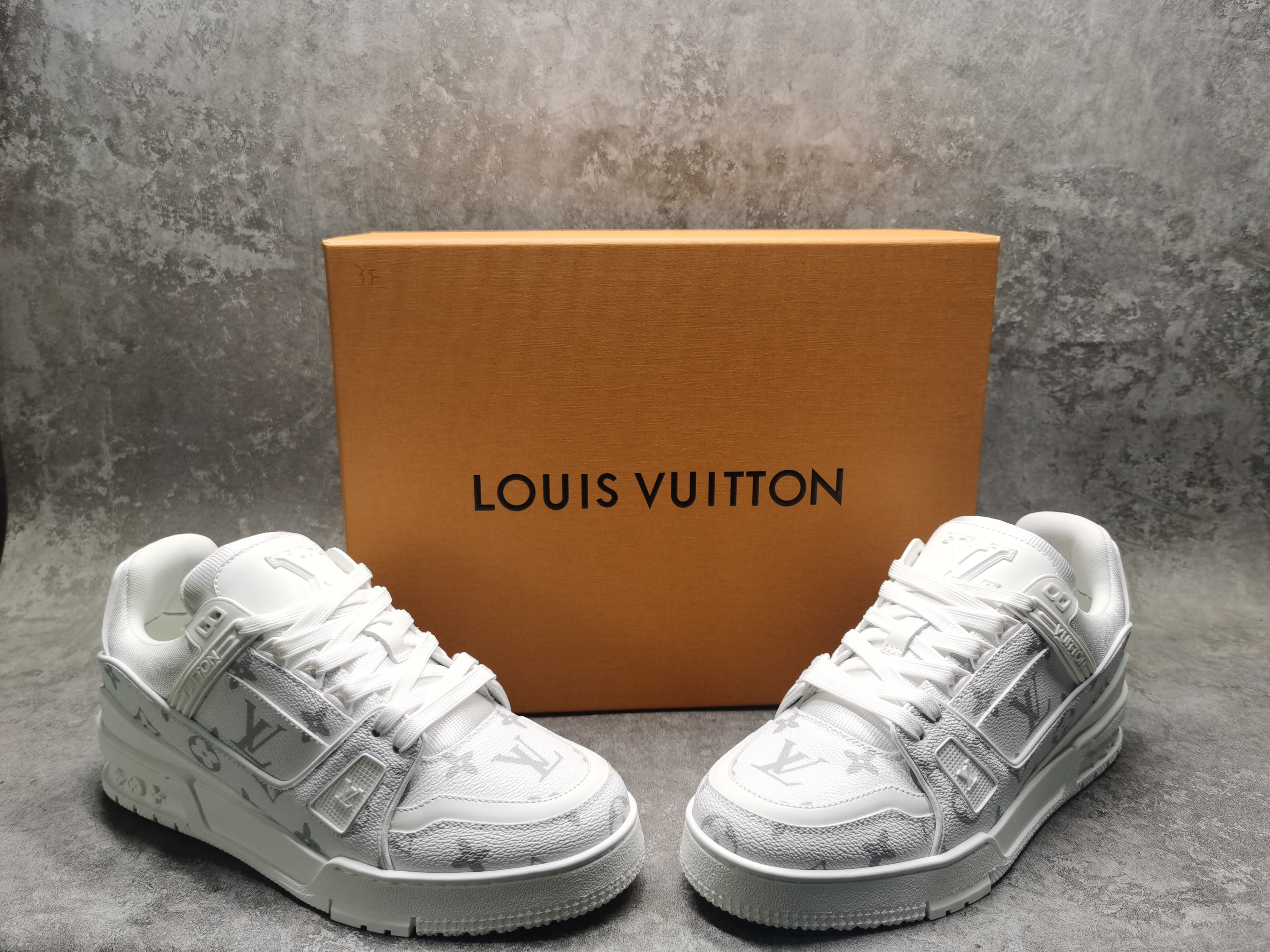 UA LV Trainer Sneaker