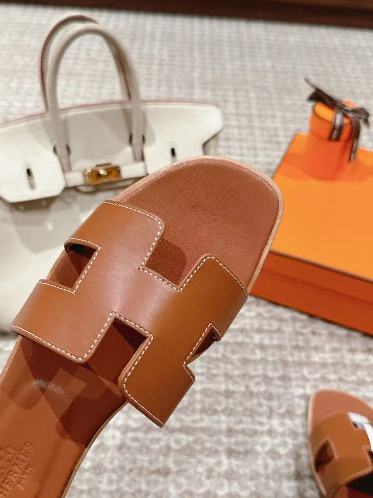 UA Hermès Oran sandal