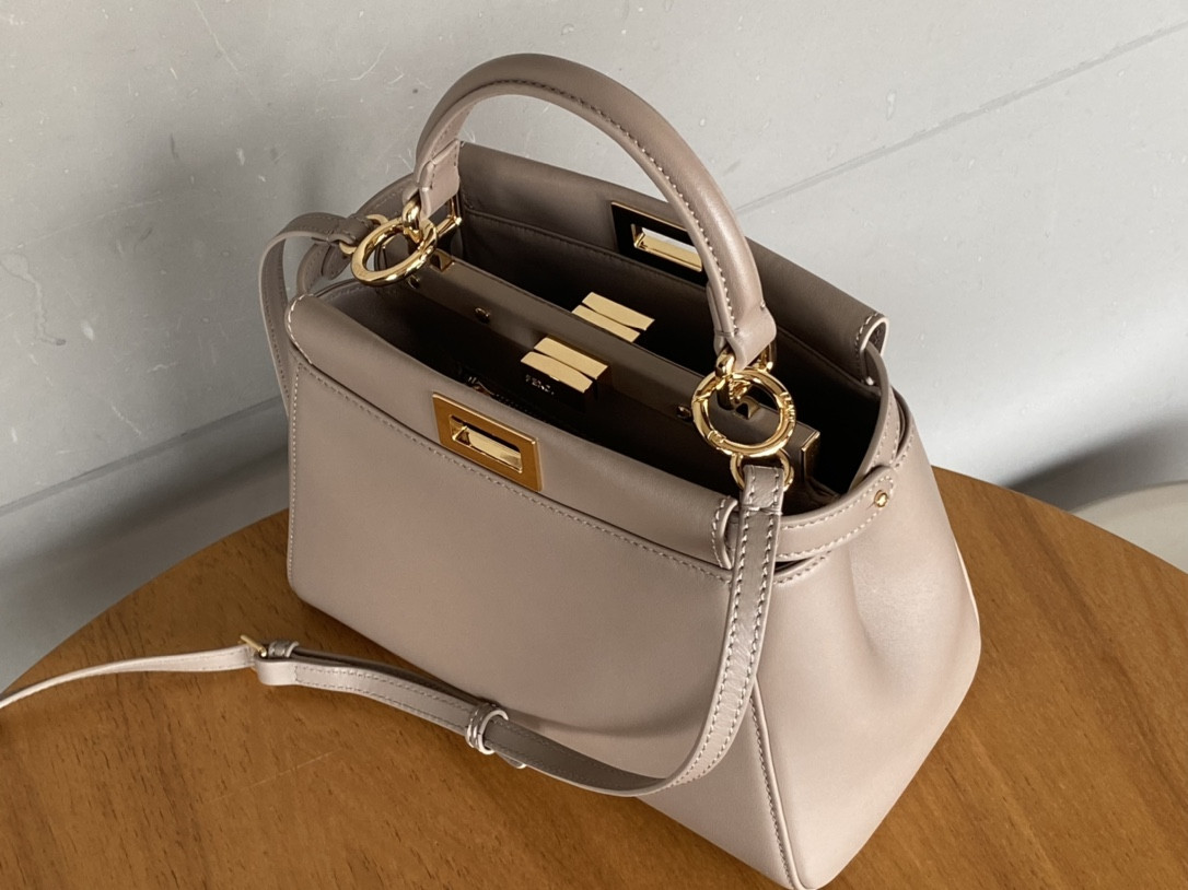 F**di 8315c peekaboo bag 23x9x20cm