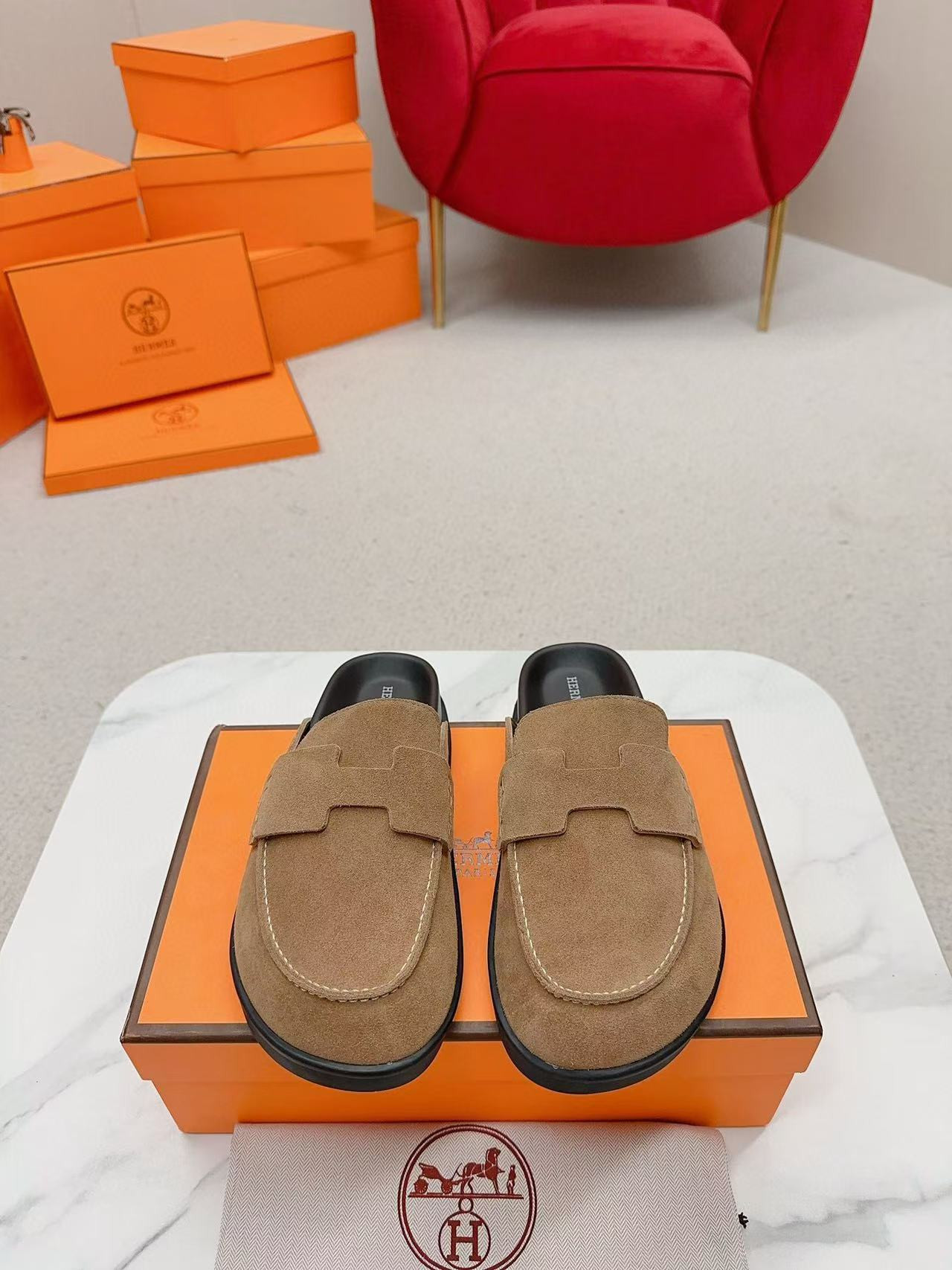 UA Hermès slippers