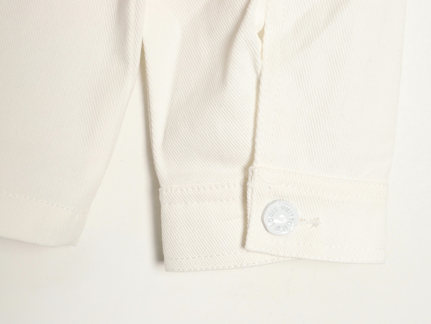 l0*is V*t0n 25ss shirts coats