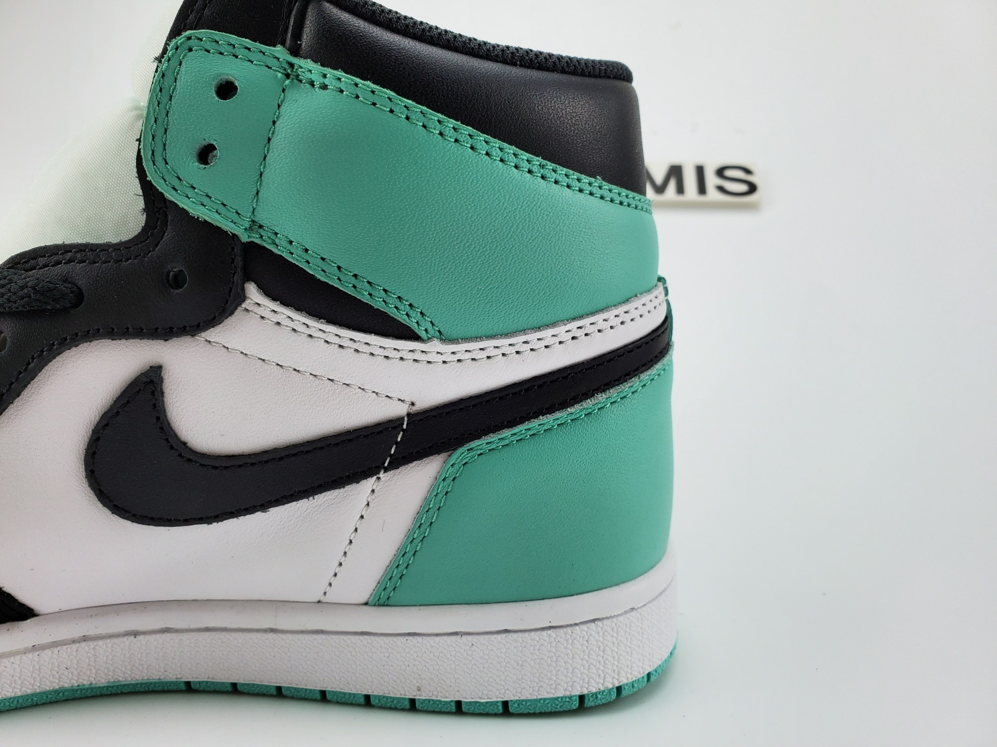 Jordan 1 Retro High Igloo