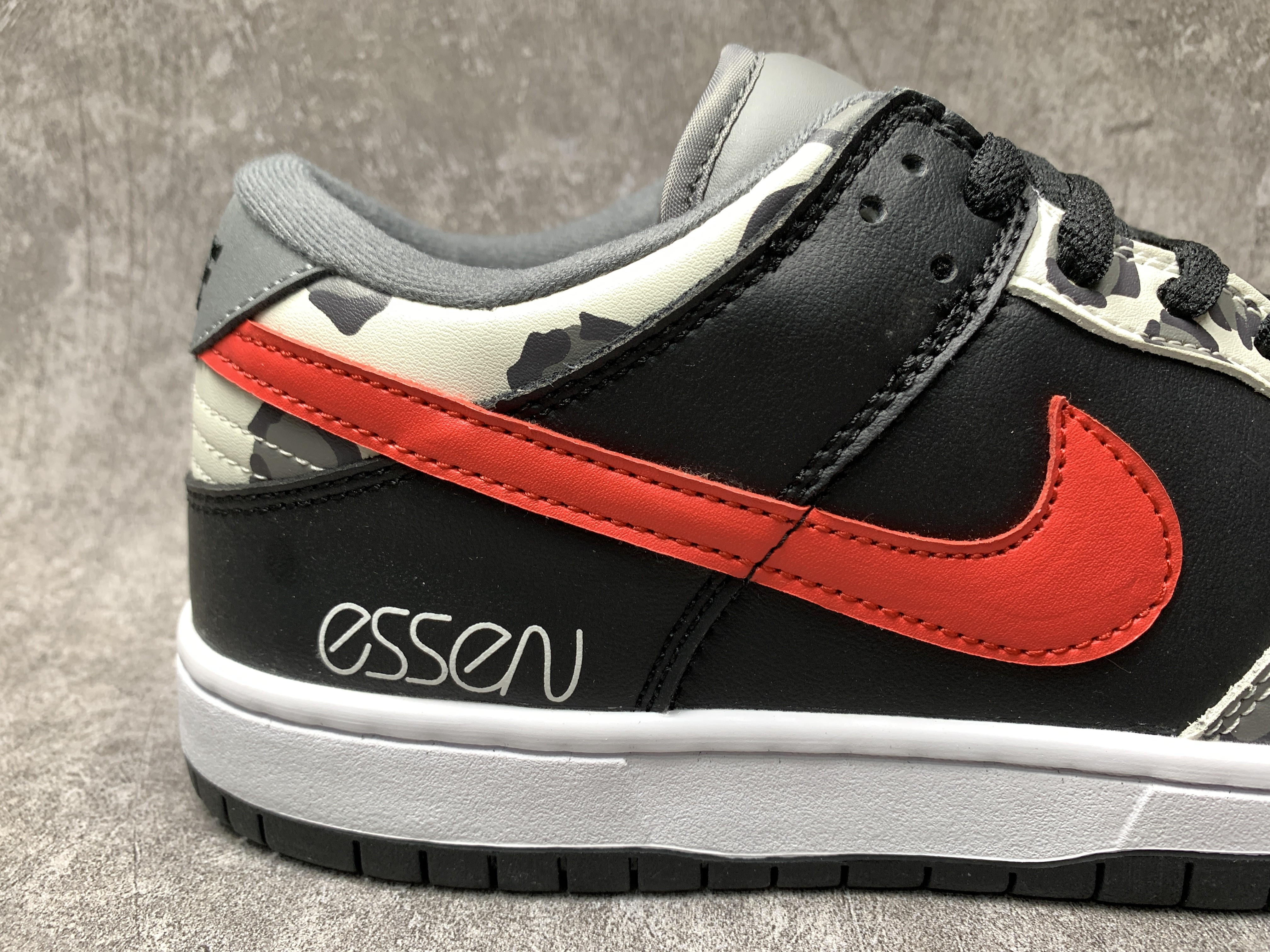 Nike Dunk SB Low Graffiti