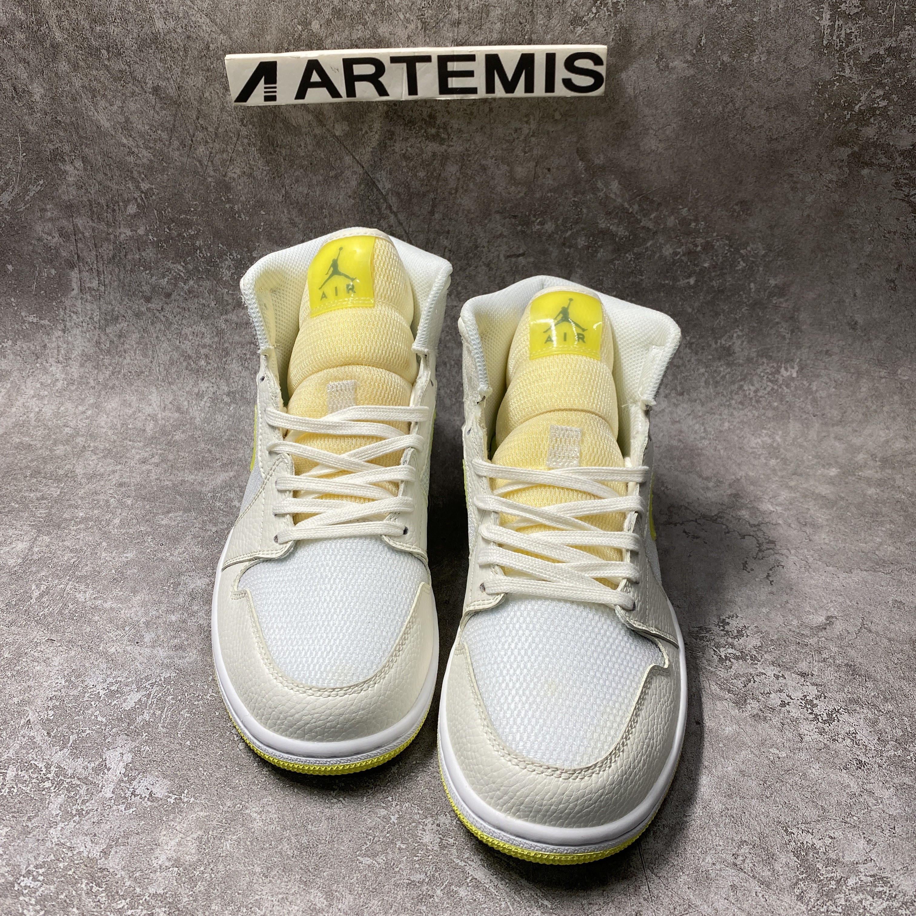 Air Jordan 1 Mid SE Voltage Yellow