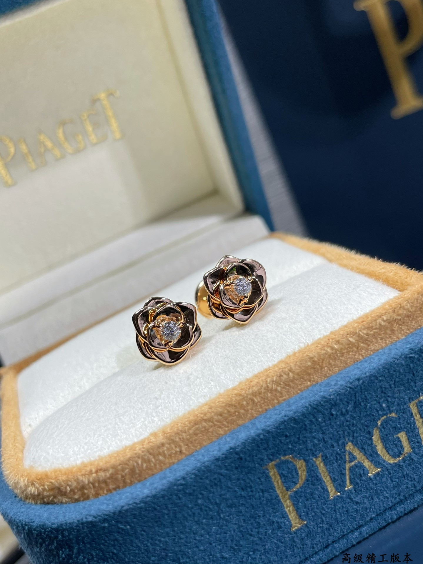 Piaget polished gold flower Earrings