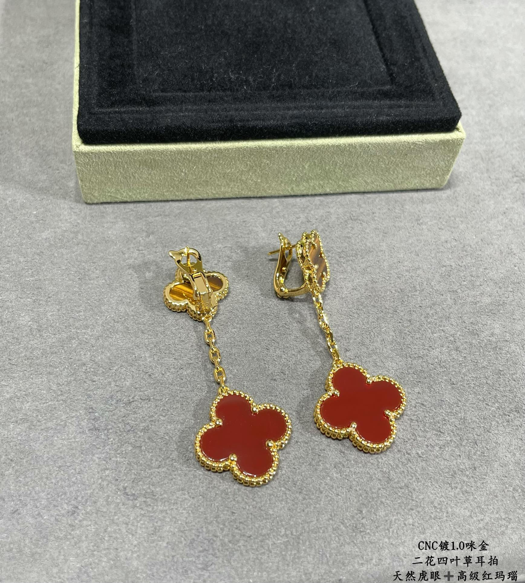 V*N CL*F & arpels atural tiger eye high-grade red agate two flowers earrings
