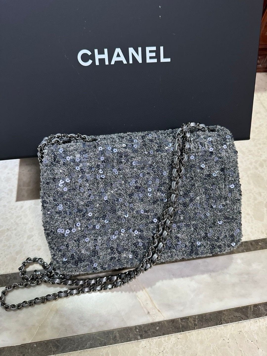 Ch*el sequin flap bag 20cm