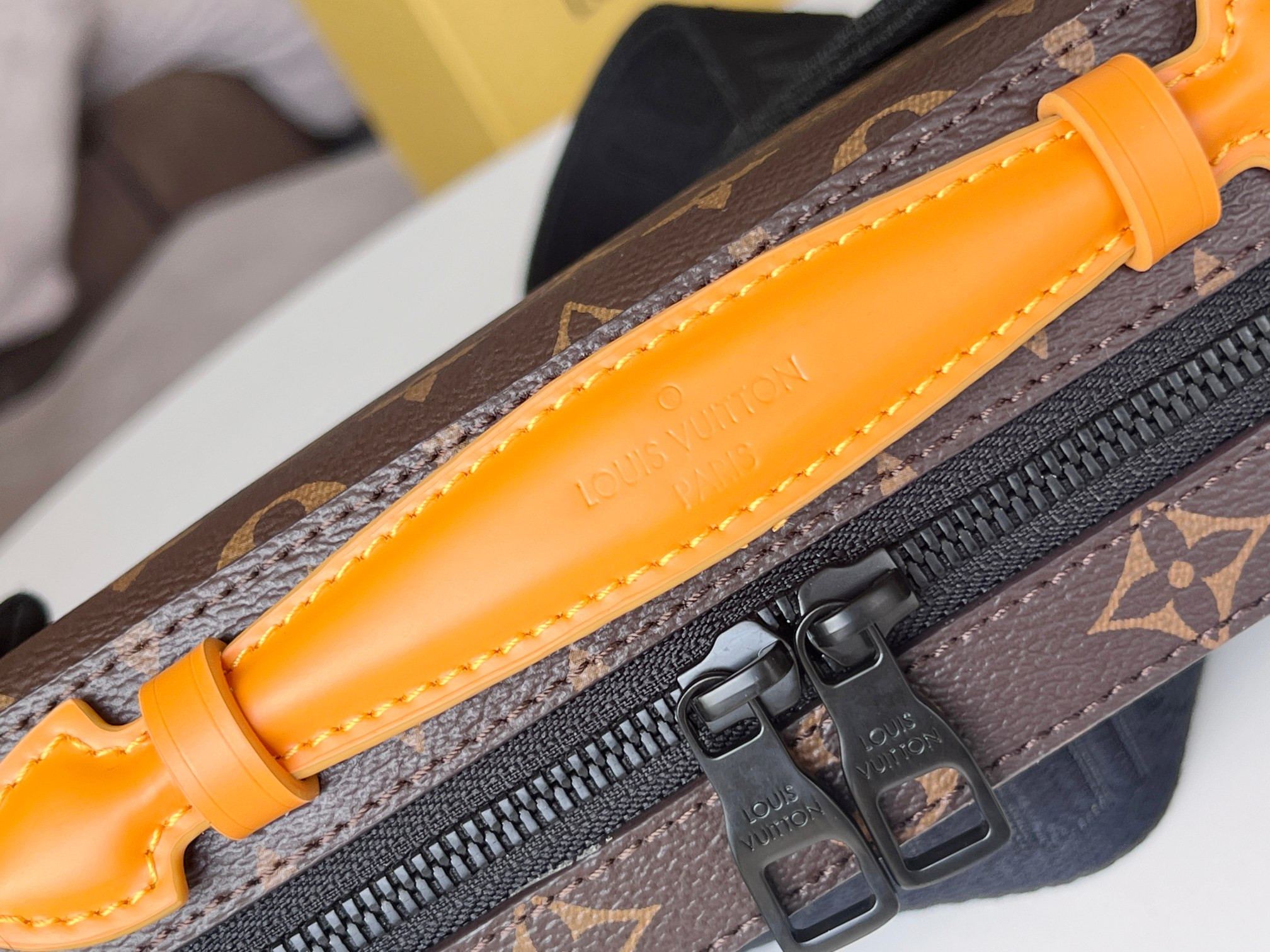 LV  Handle Soft Trunk M46689 21.5x15x7cm