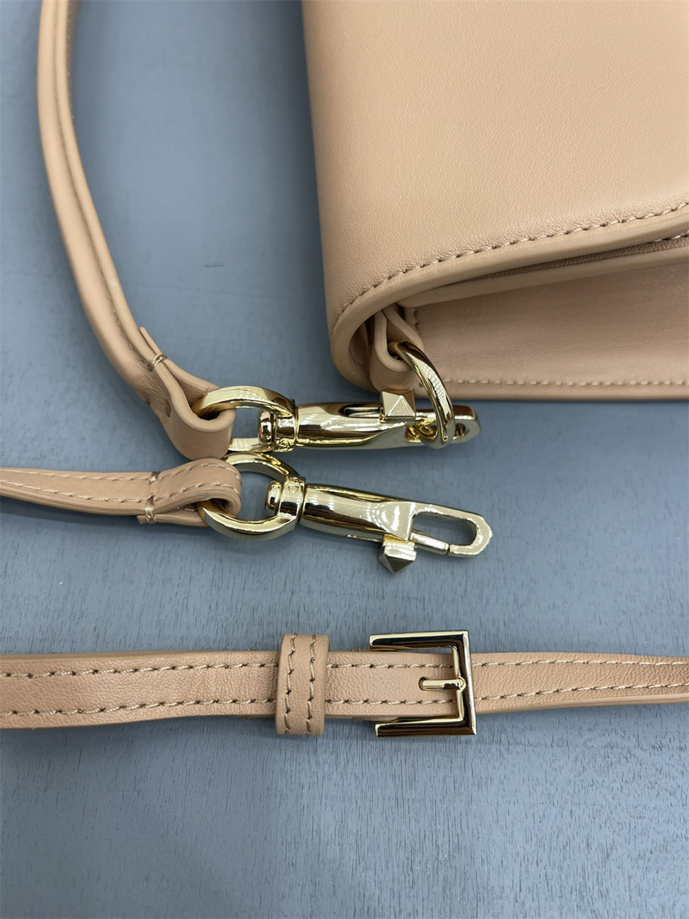 VALENTINO GARAVANI LOCÒ CALFSKIN SHOULDER SMALL BAG ROSE CANNELLE 22 x 16  x 7 cm