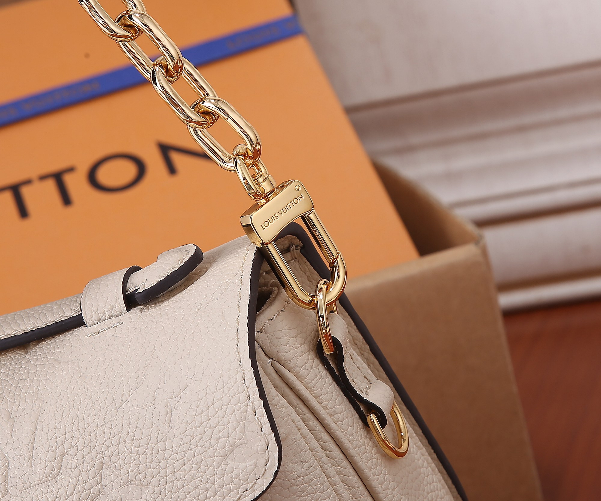 LV Pochette Métis East West M22942 21.5 x 13.5 x 6 cm