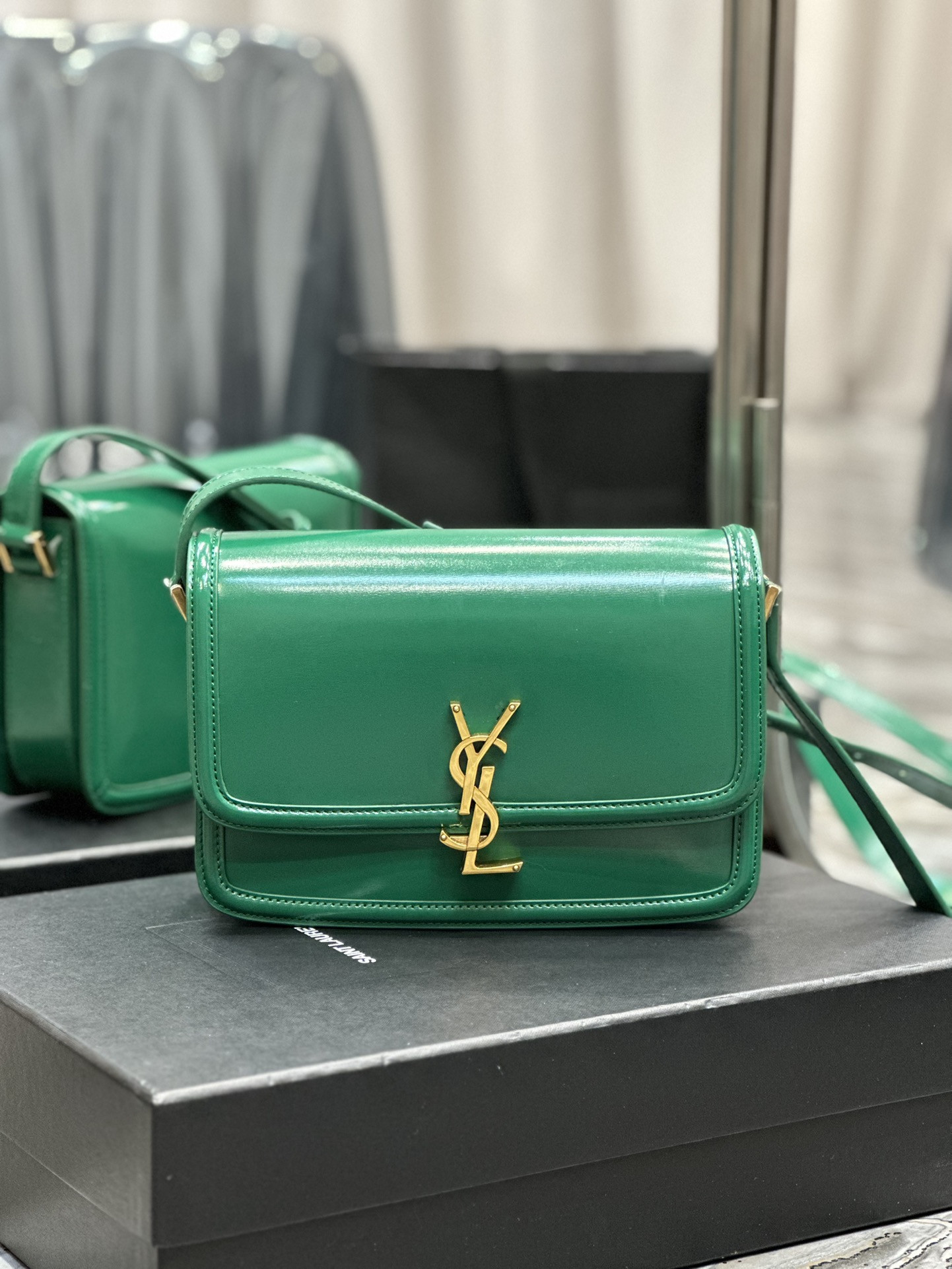 y*l solferino medium satchel in box Sa**t Lau*nt green 9.1 x 6.3 x 2.4 inches