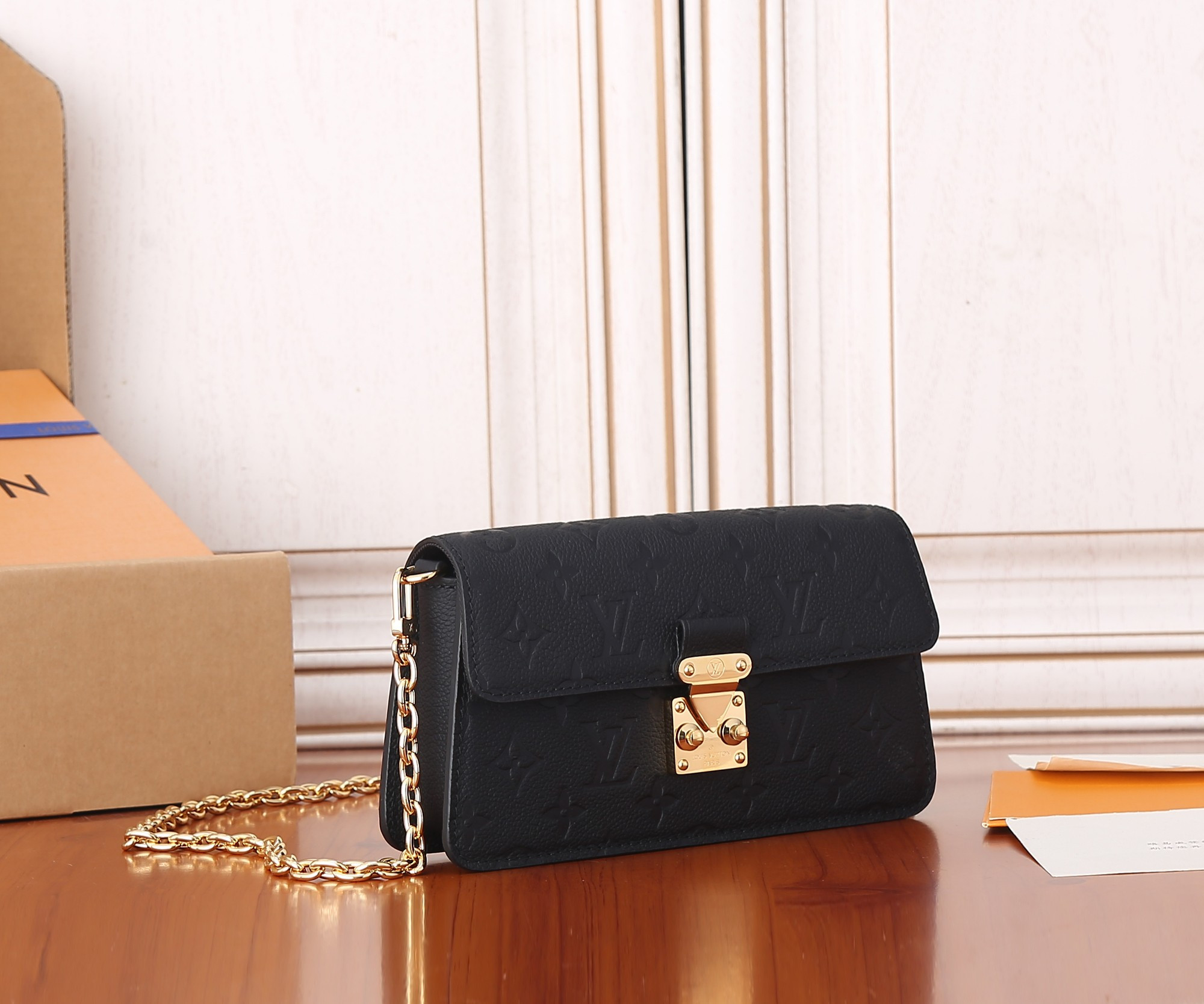 LV Wallet On Chain Métis   M82637 7.5 x 4.3 x 2.2 inches