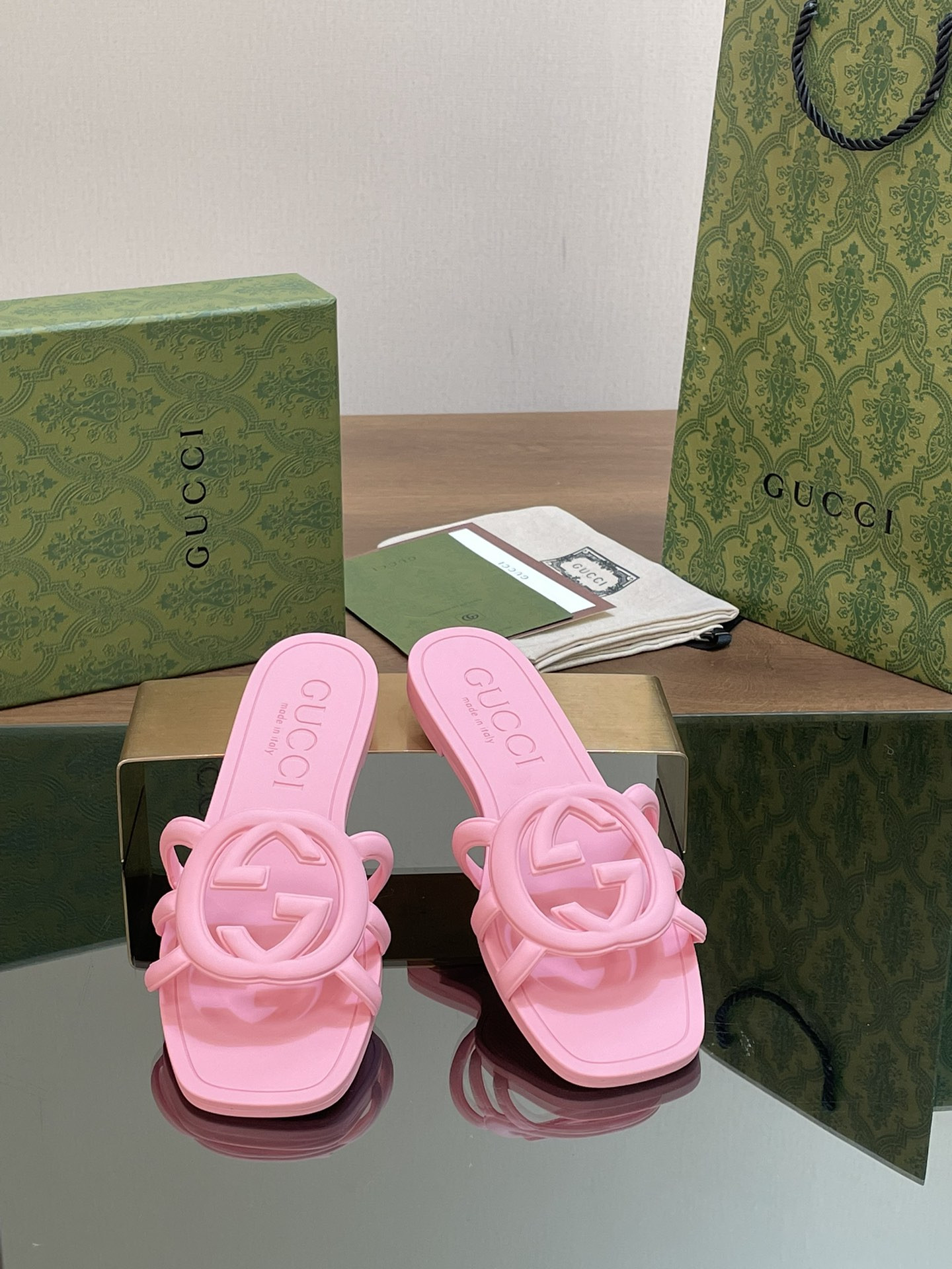 ua G*u*i interlocking g slide sandal pink