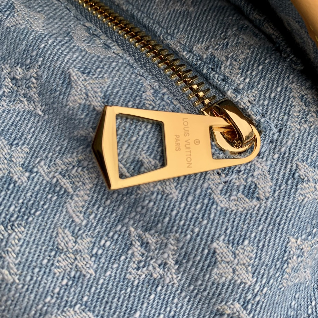 LV CarryAll PM M11462  11.4 x 9.4 x 4.7 in