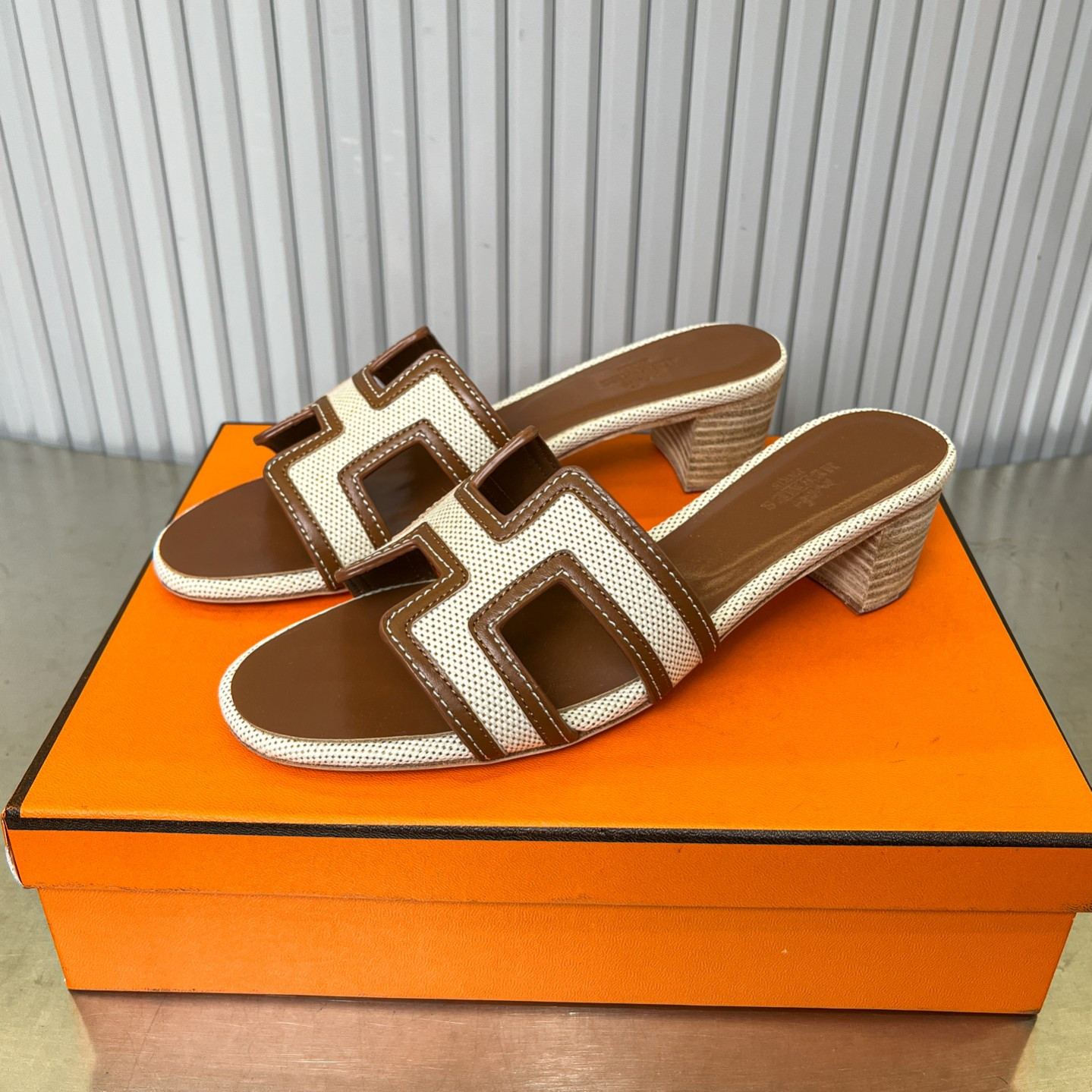 UA Hermès Oasis sandal