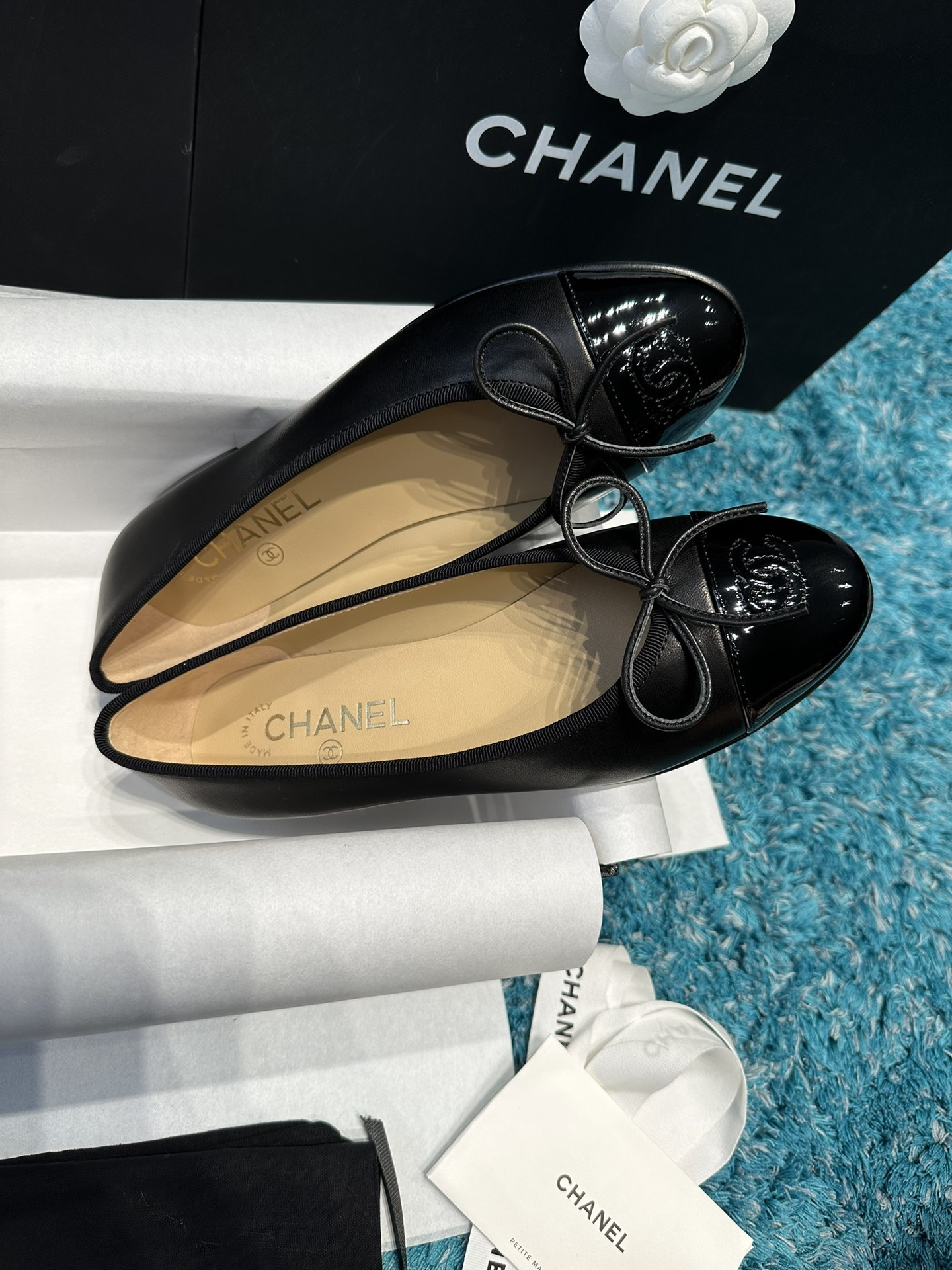 ua Ch*el ballet flats