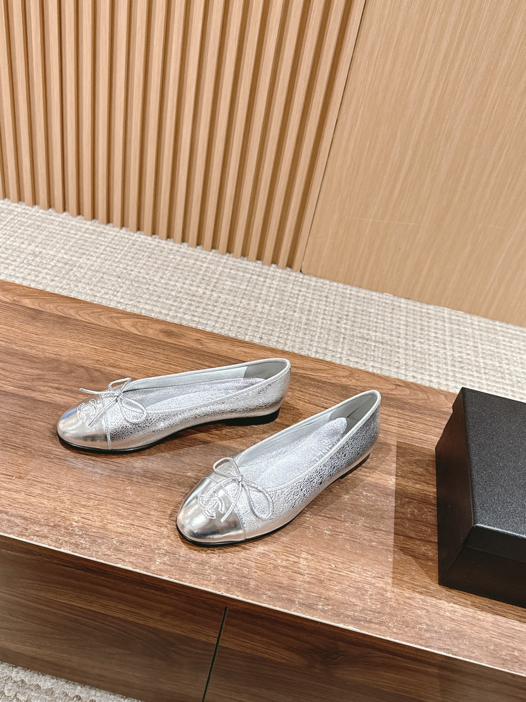 ua Ch*el ballet flats