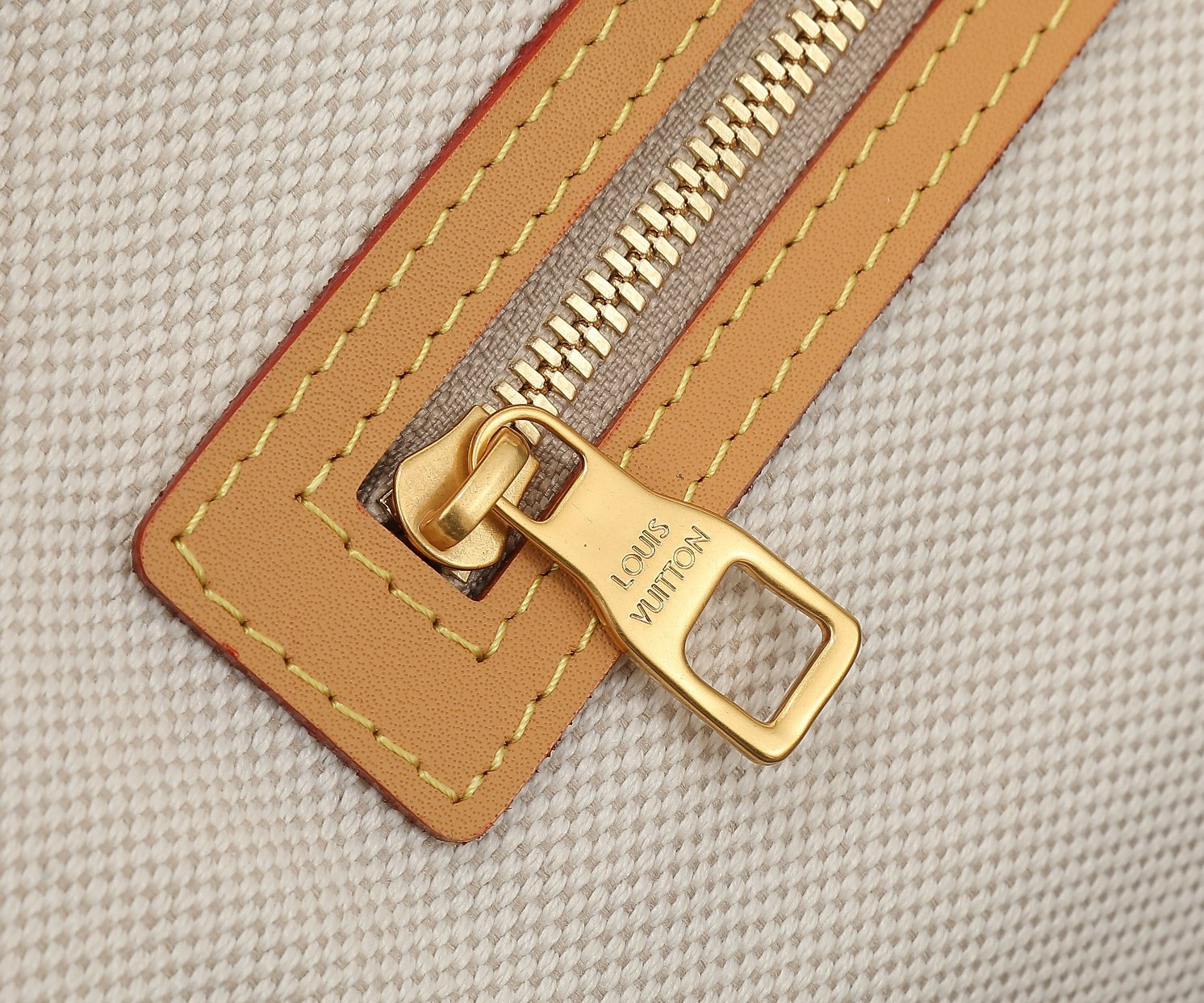 LV Keepall Bandoulière 50 N40739 19.7 x 11.4 x 9.1 inches