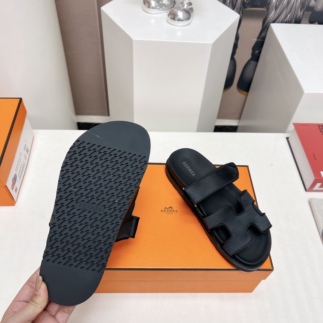 UA Hermès Chypre sandal