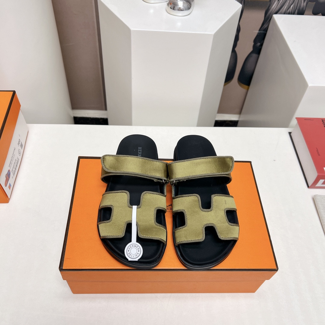 UA Hermès Chypre sandal