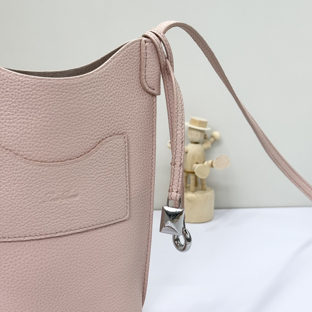 L**o p*ana mini bale bag calfskin 20x15x4cm