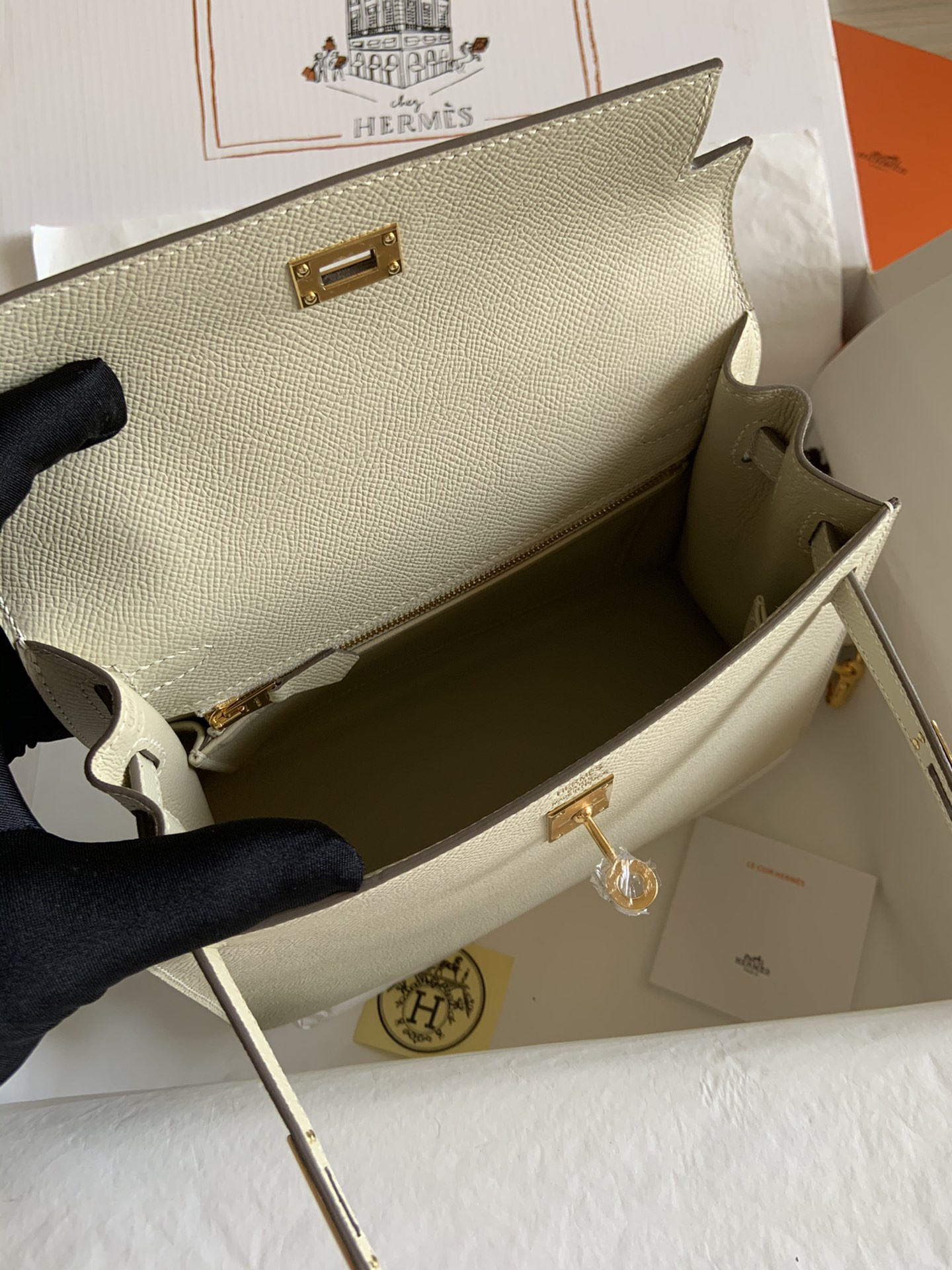 HERMÈS Kelly Gold-tone Hardware 25 28