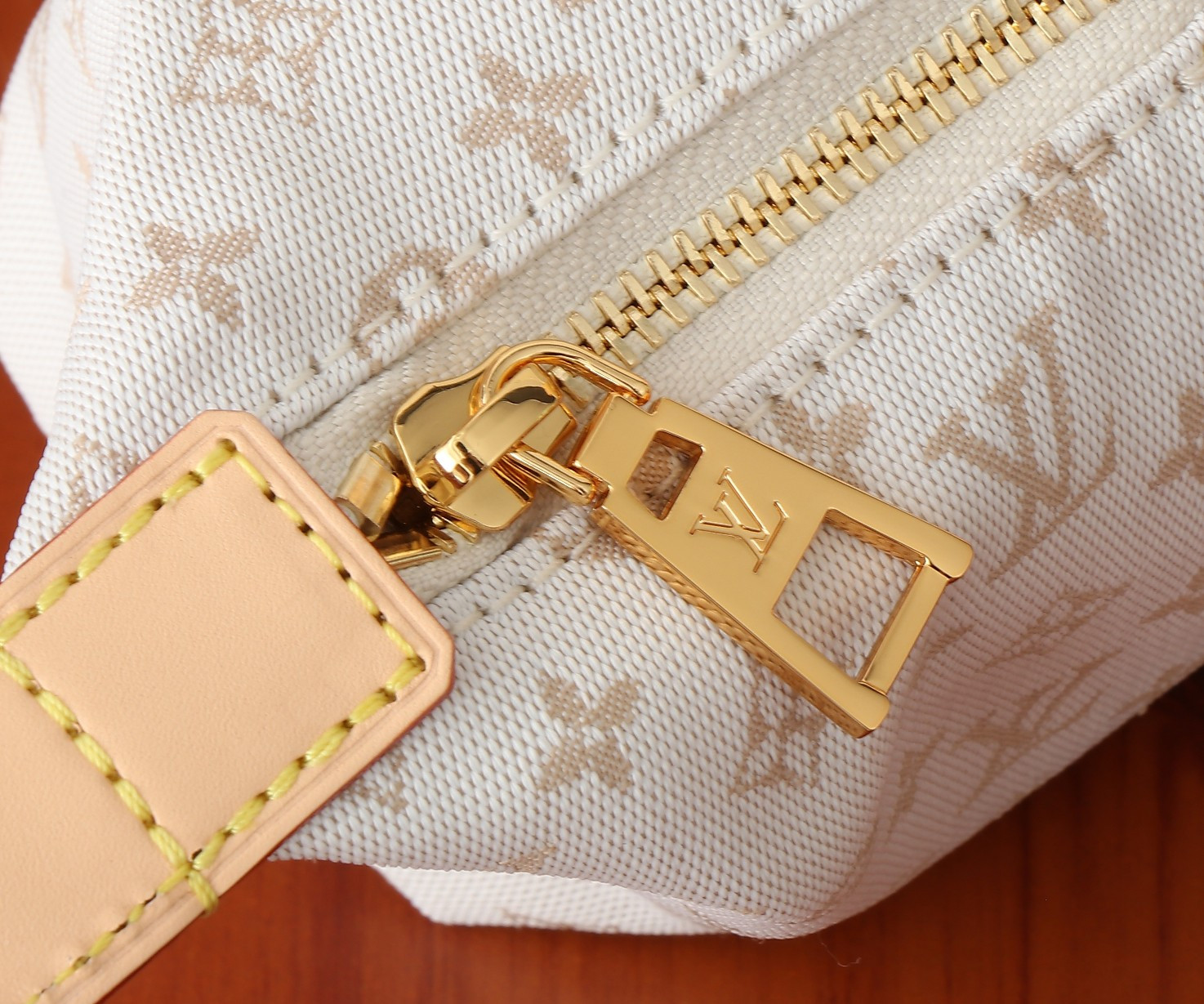 LV Hills Pochette  M12433 18.5x11x6.5CM