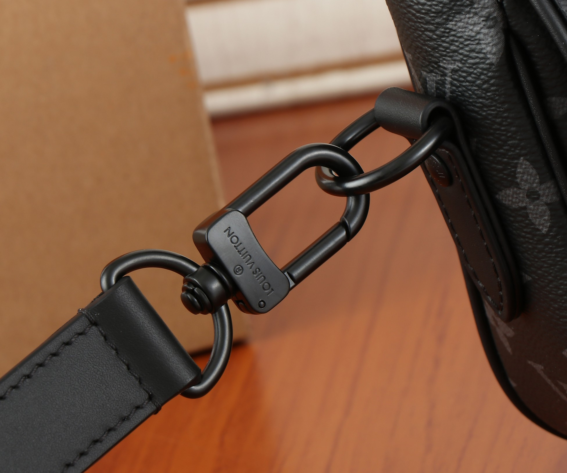 LV Montsouris Messenger M47061 20x17x7CM