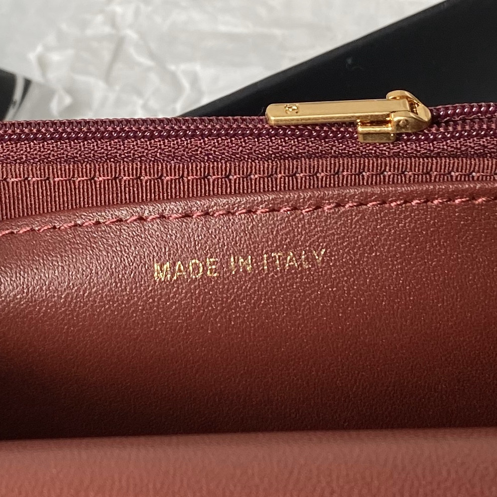 Ch*el wallet on chain grained shiny calfskin & gold-tone metal 12 × 19 × 5 cm