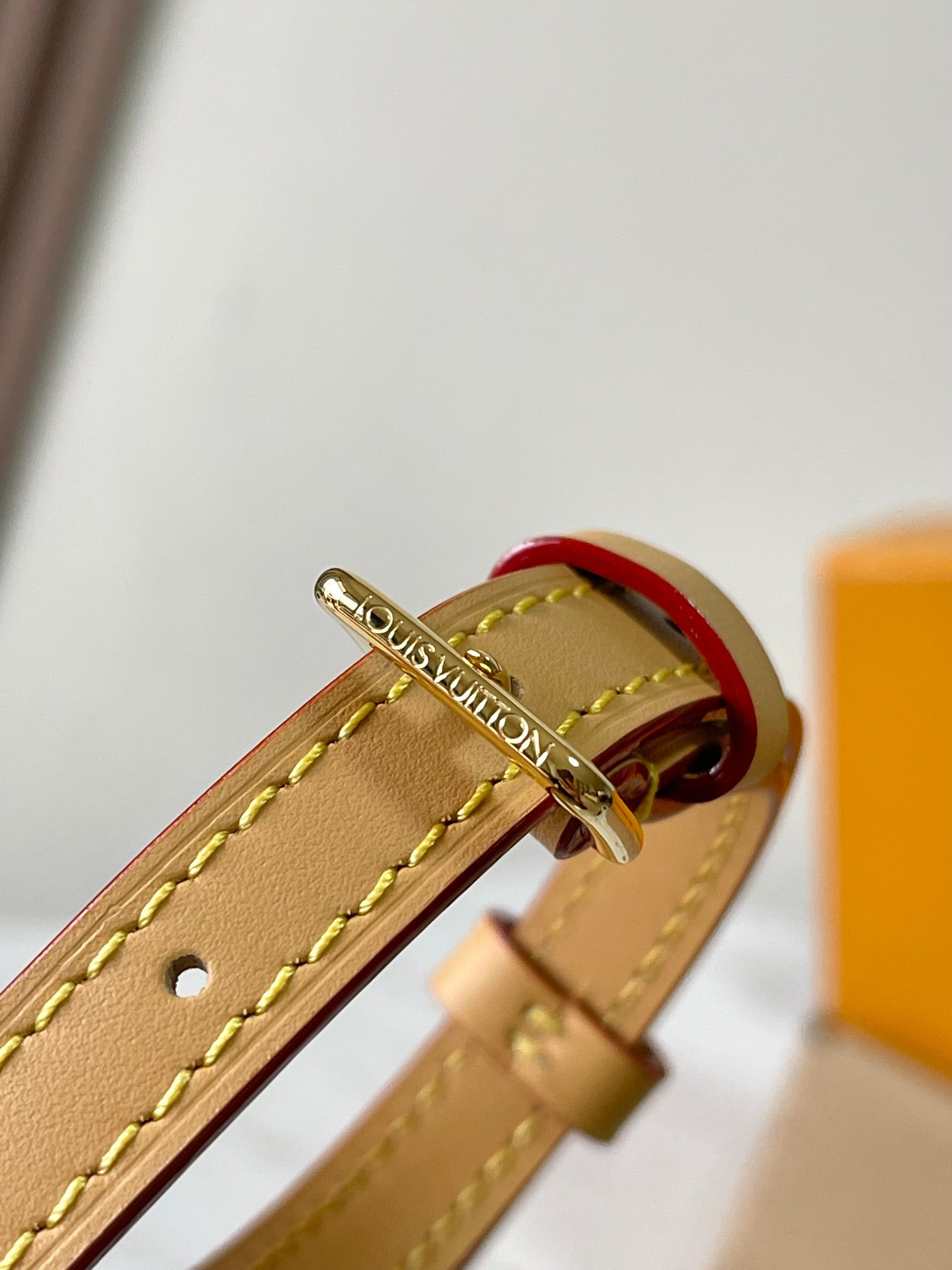 LV Nano Noé M12221 13x16x10cm