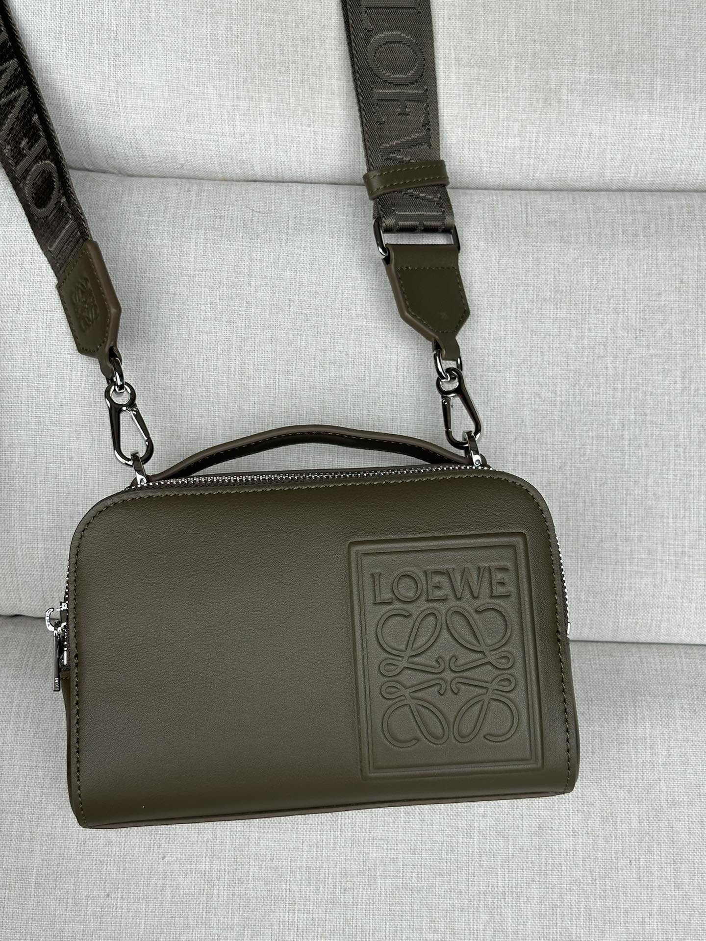 L0ew* mini camera crossbody bag in satin calfskin 13x18x8.5cm