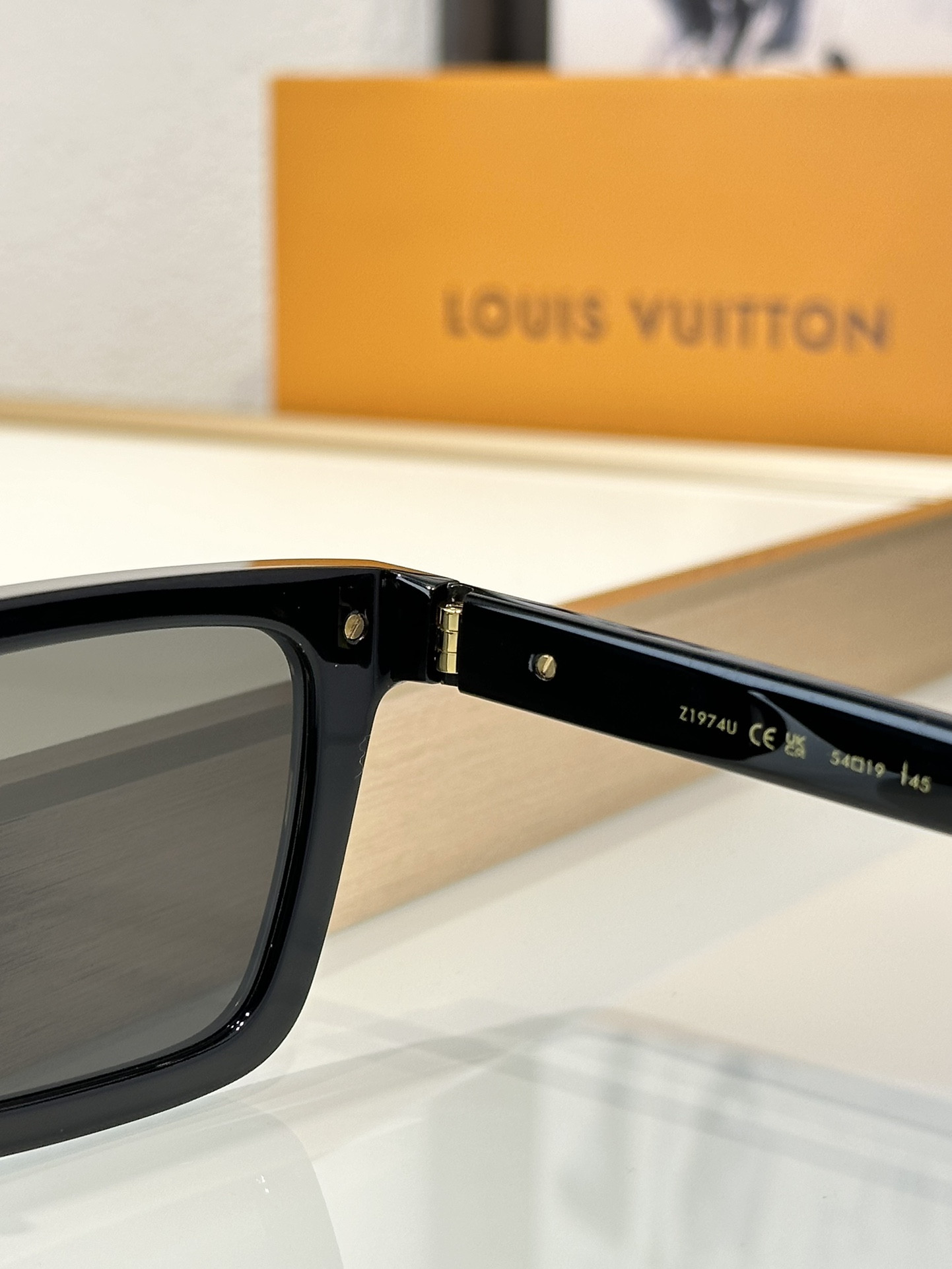 LV Sunglasses Z1974U Z1975U 54-19-145