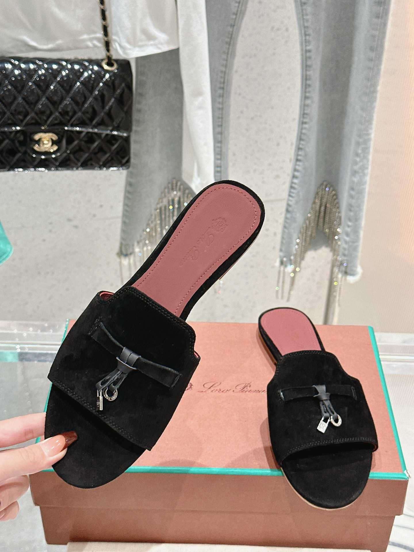 ua L**o p*ana summer charms sandal