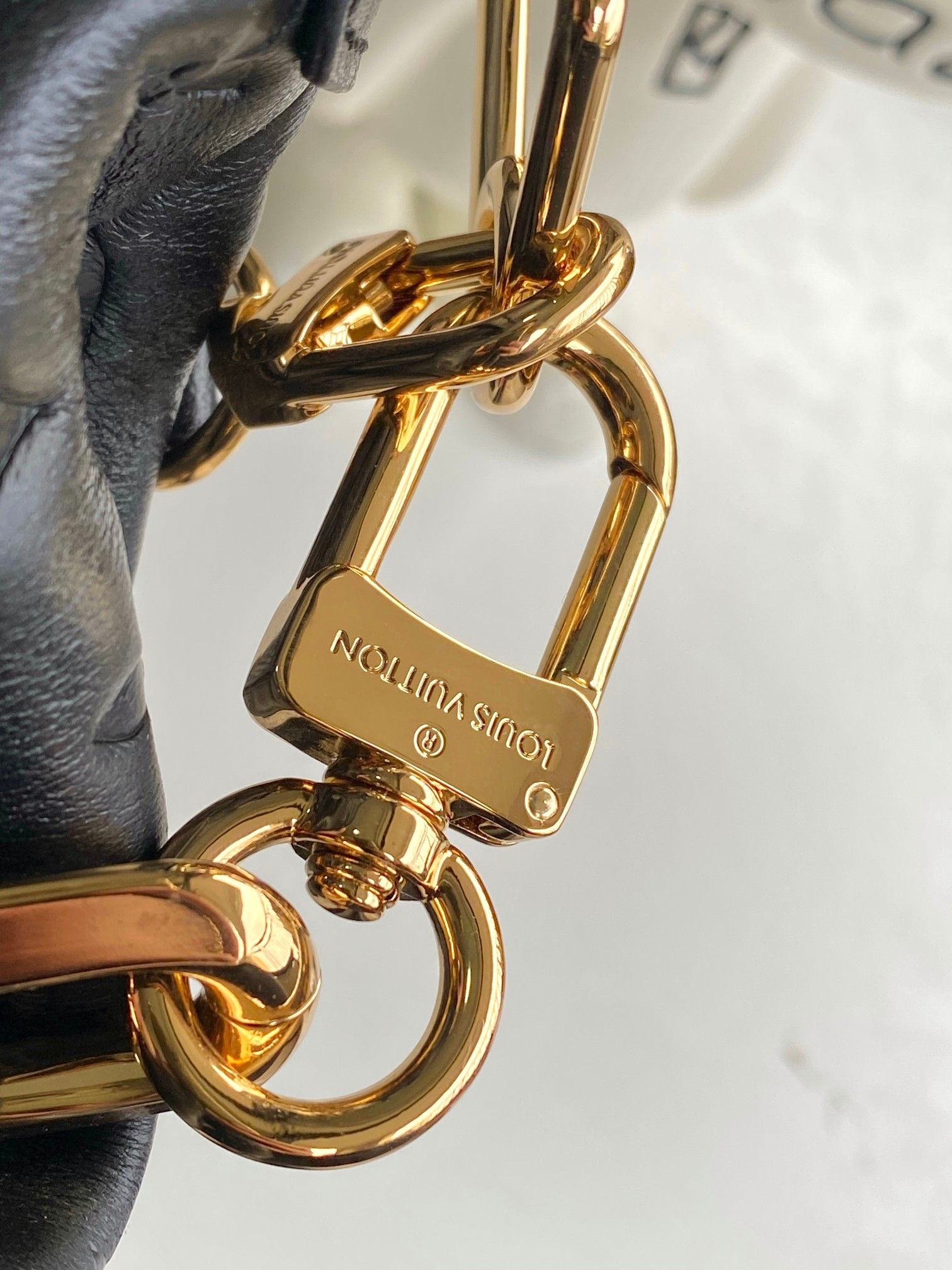 LV Coussin Hobo M12068 38x33x10CM