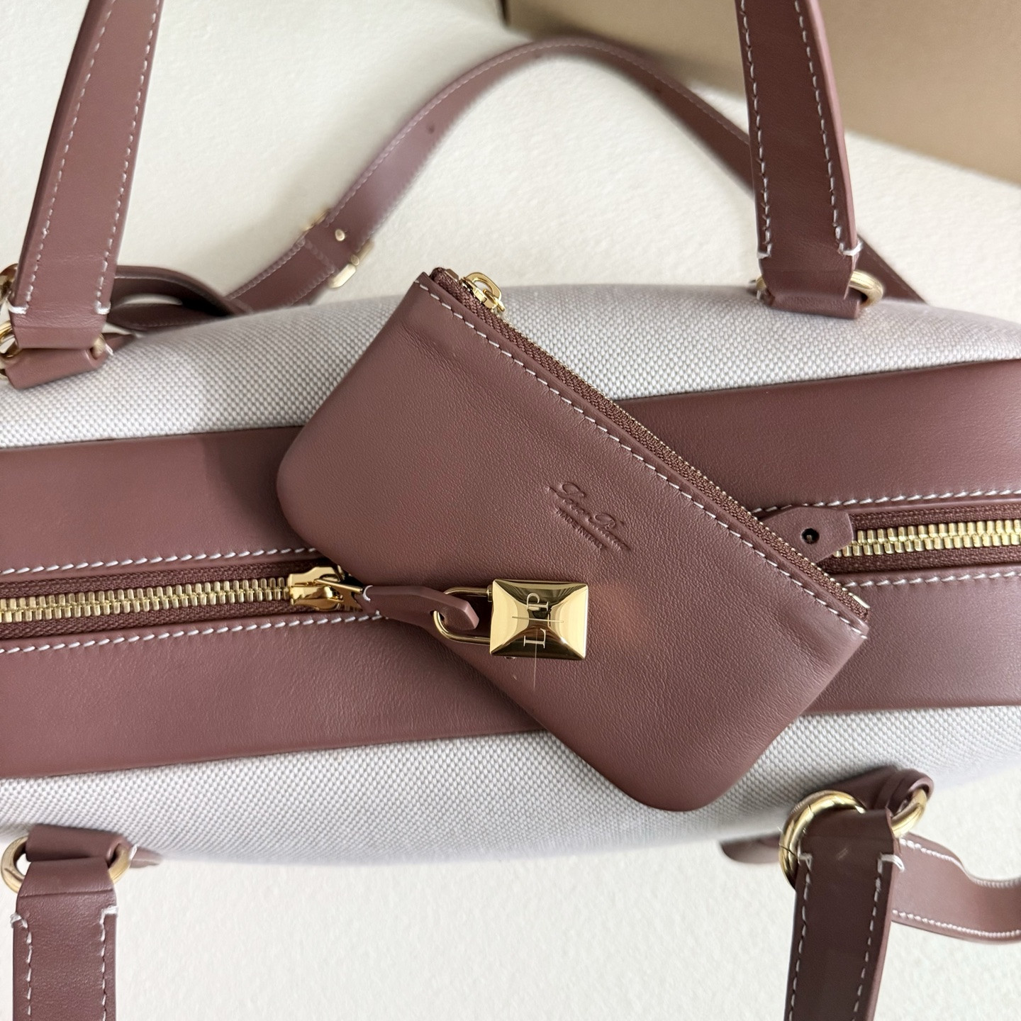 L**o p*ana needle 38x22x16cm