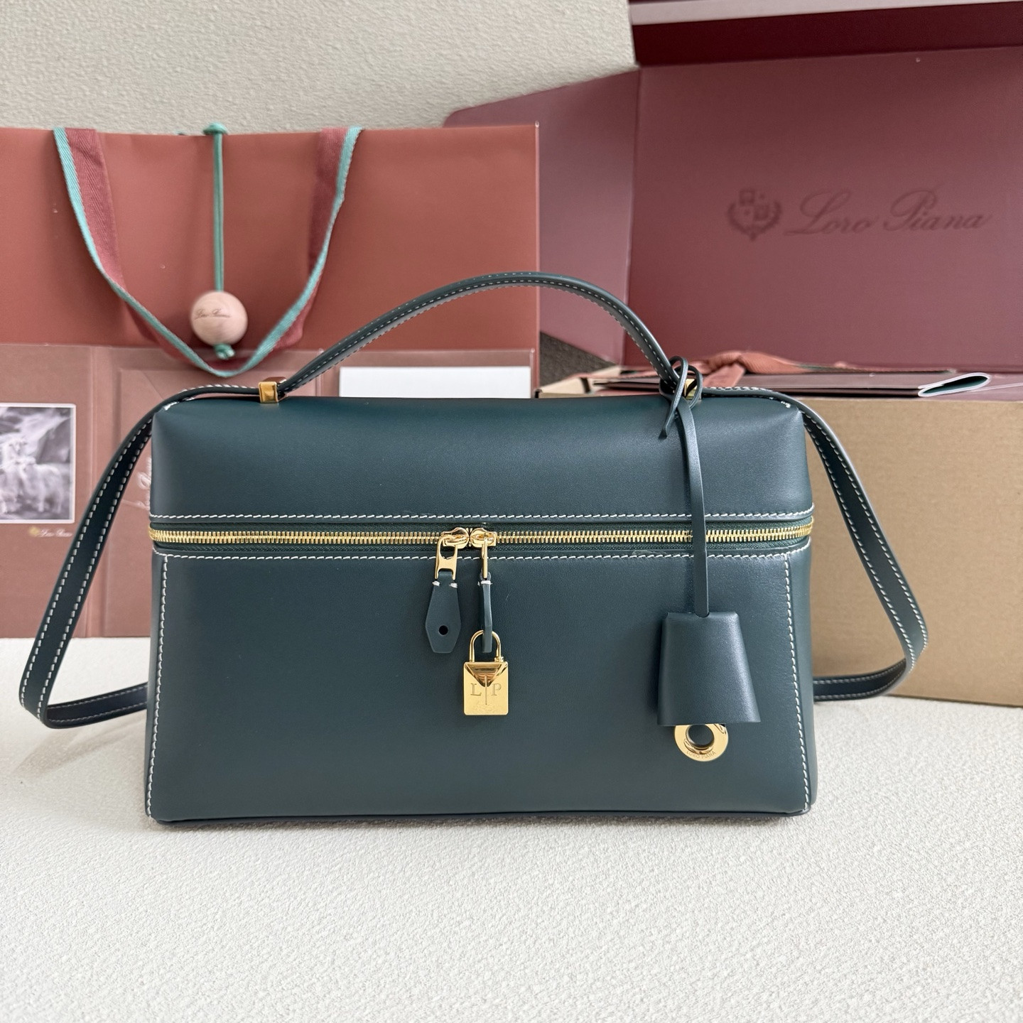 L**o p*ana extra pocket l27 calfskin 16x27x10cm