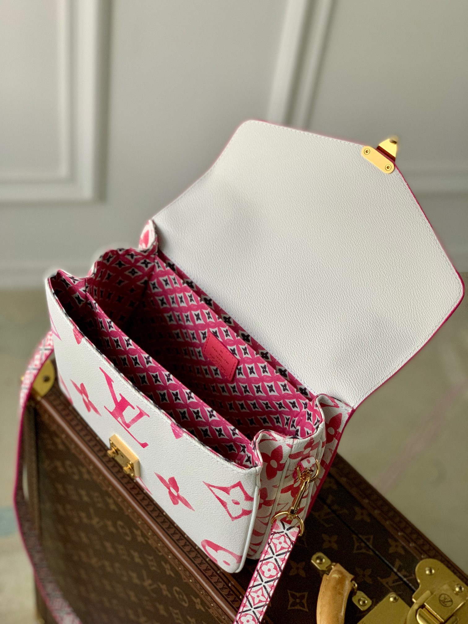 LV Pochette Metis MM M23055